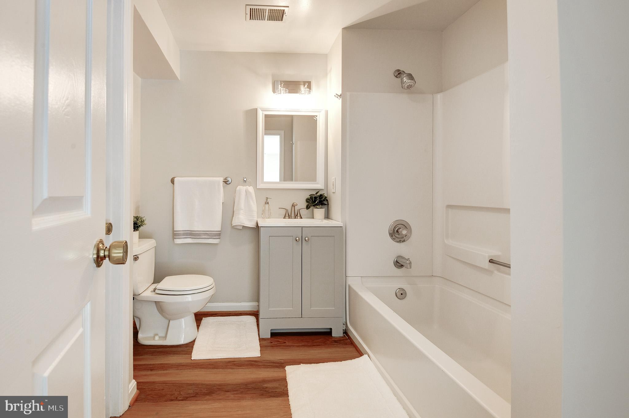 OAKTON GLEN - Residential