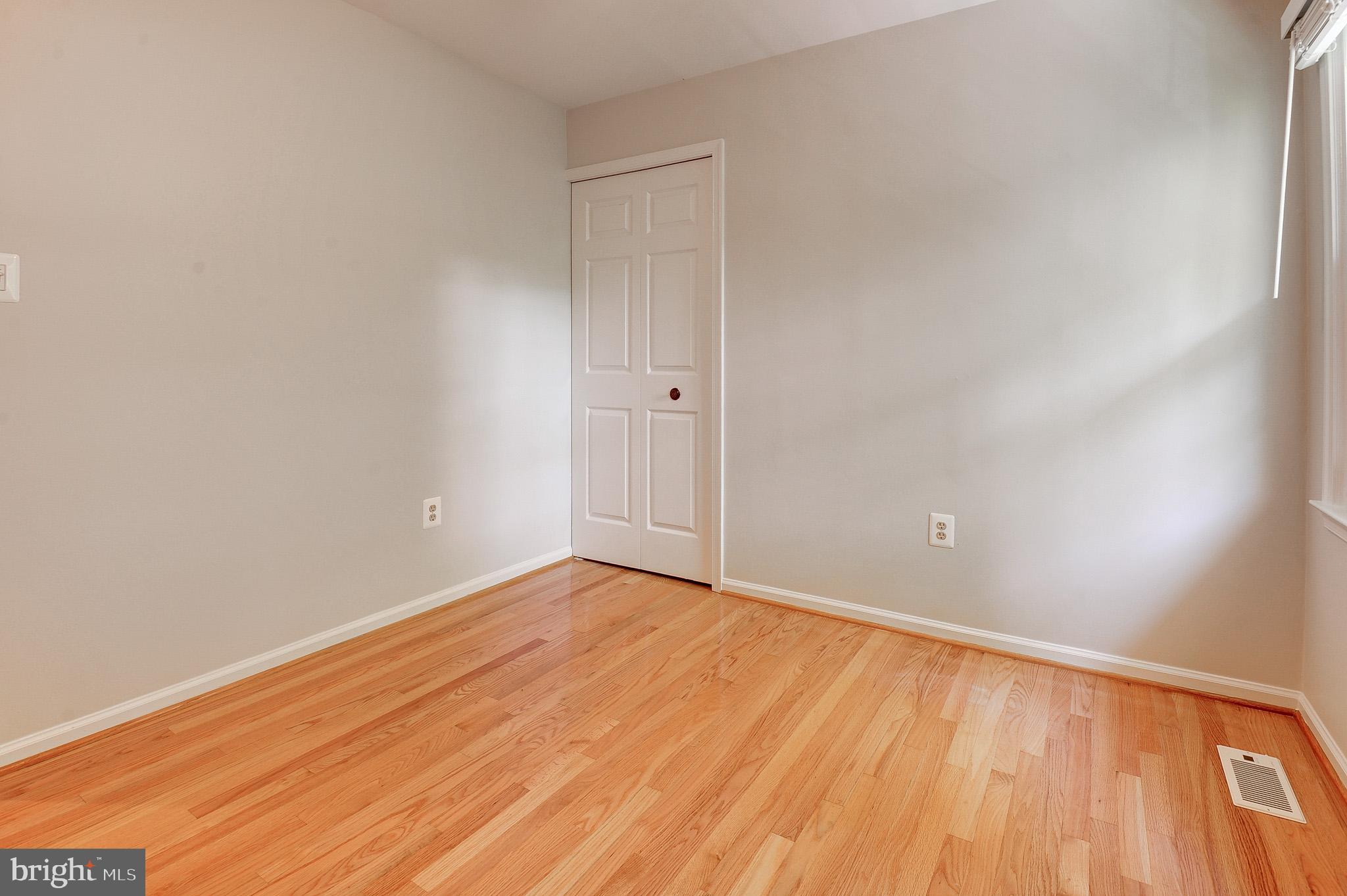 OAKTON GLEN - Residential