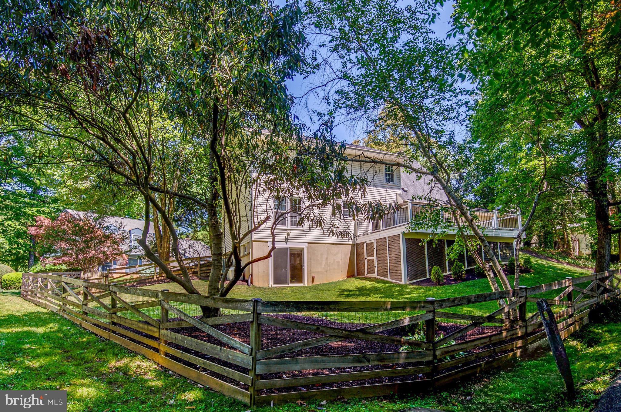 OAKTON GLEN - Residential