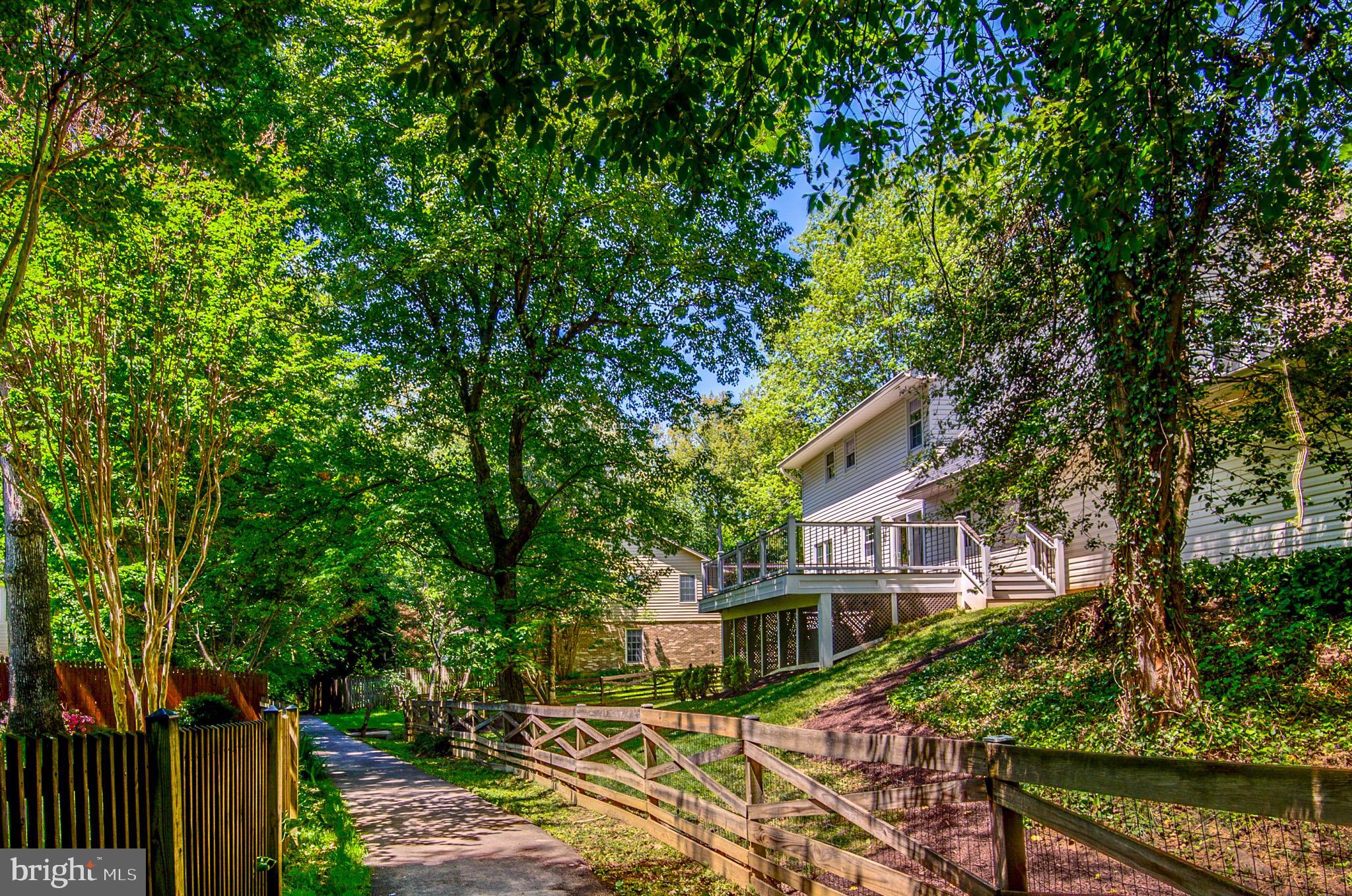 OAKTON GLEN - Residential