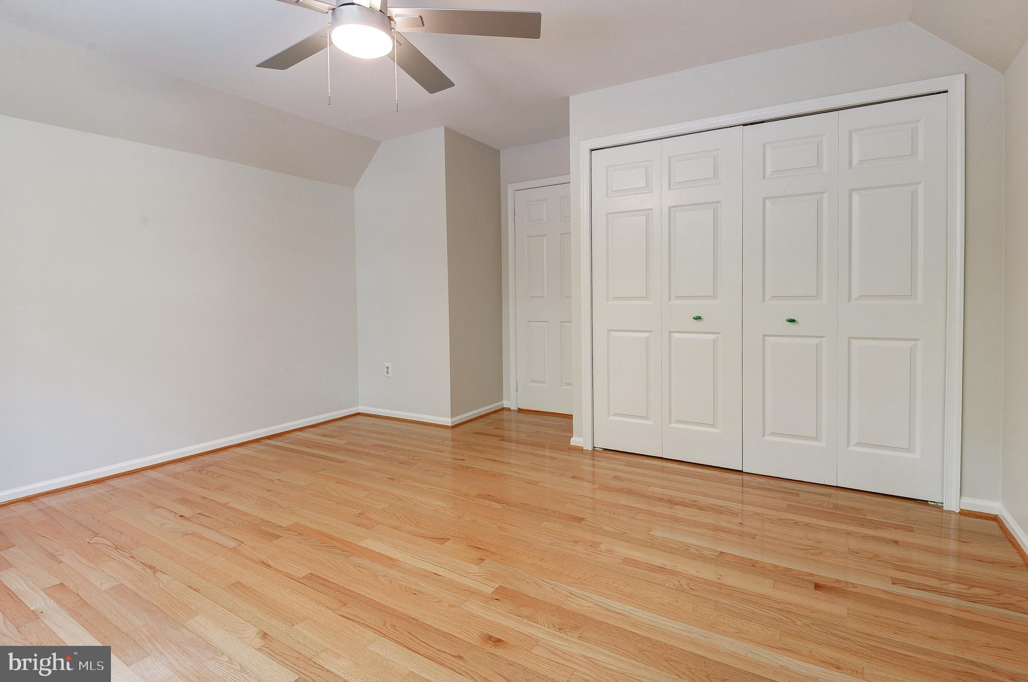 OAKTON GLEN - Residential