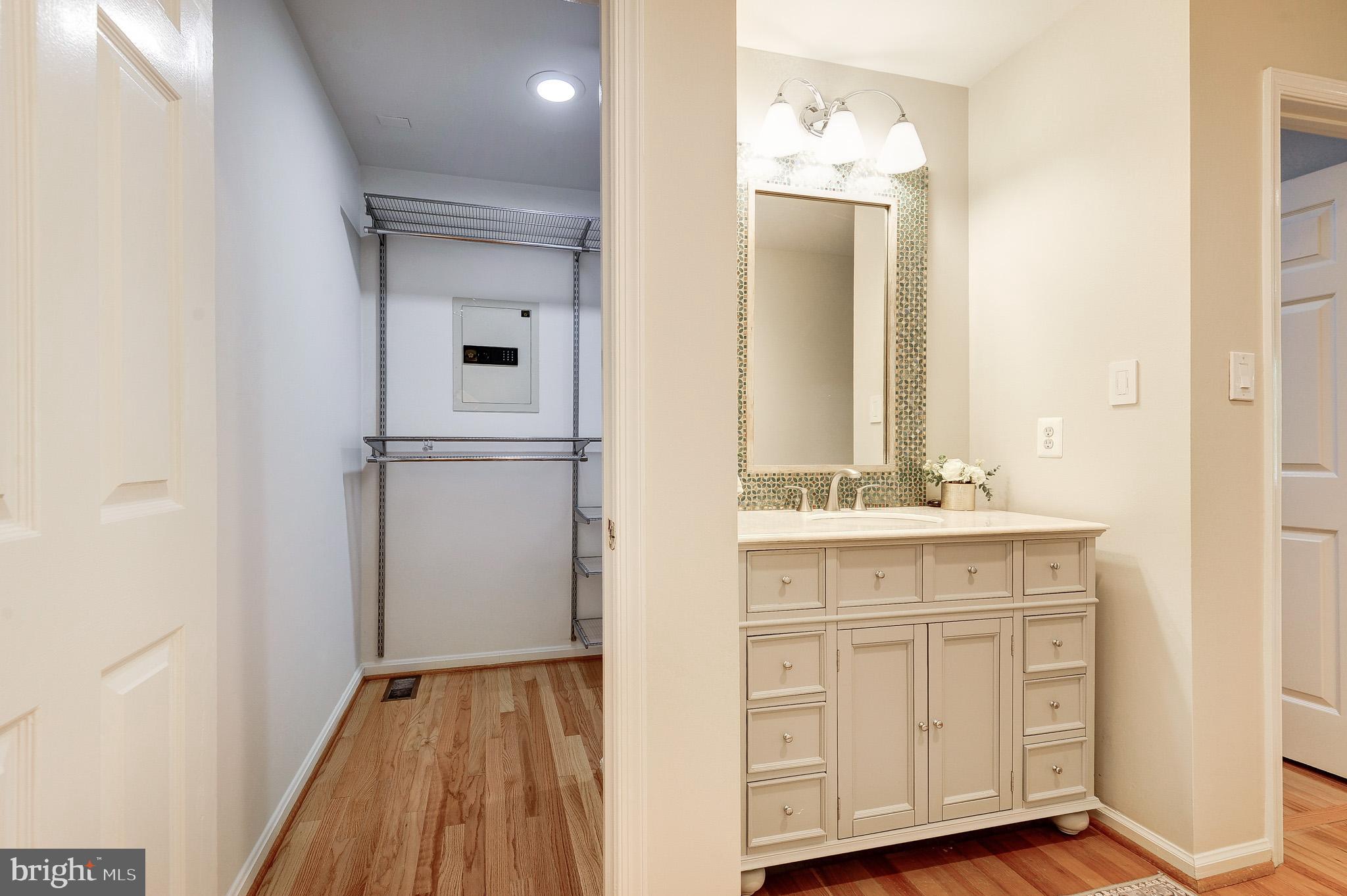 OAKTON GLEN - Residential