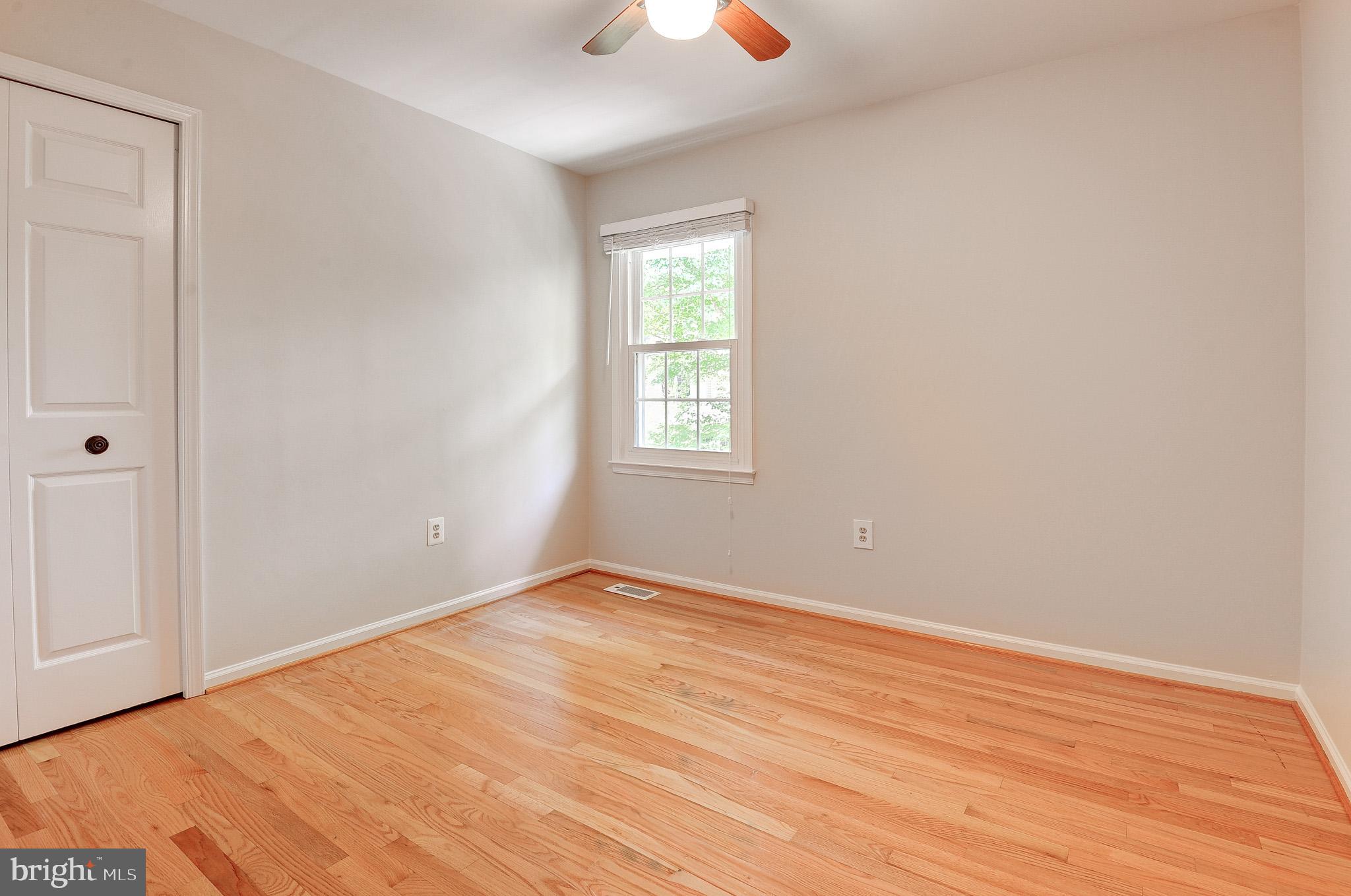 OAKTON GLEN - Residential