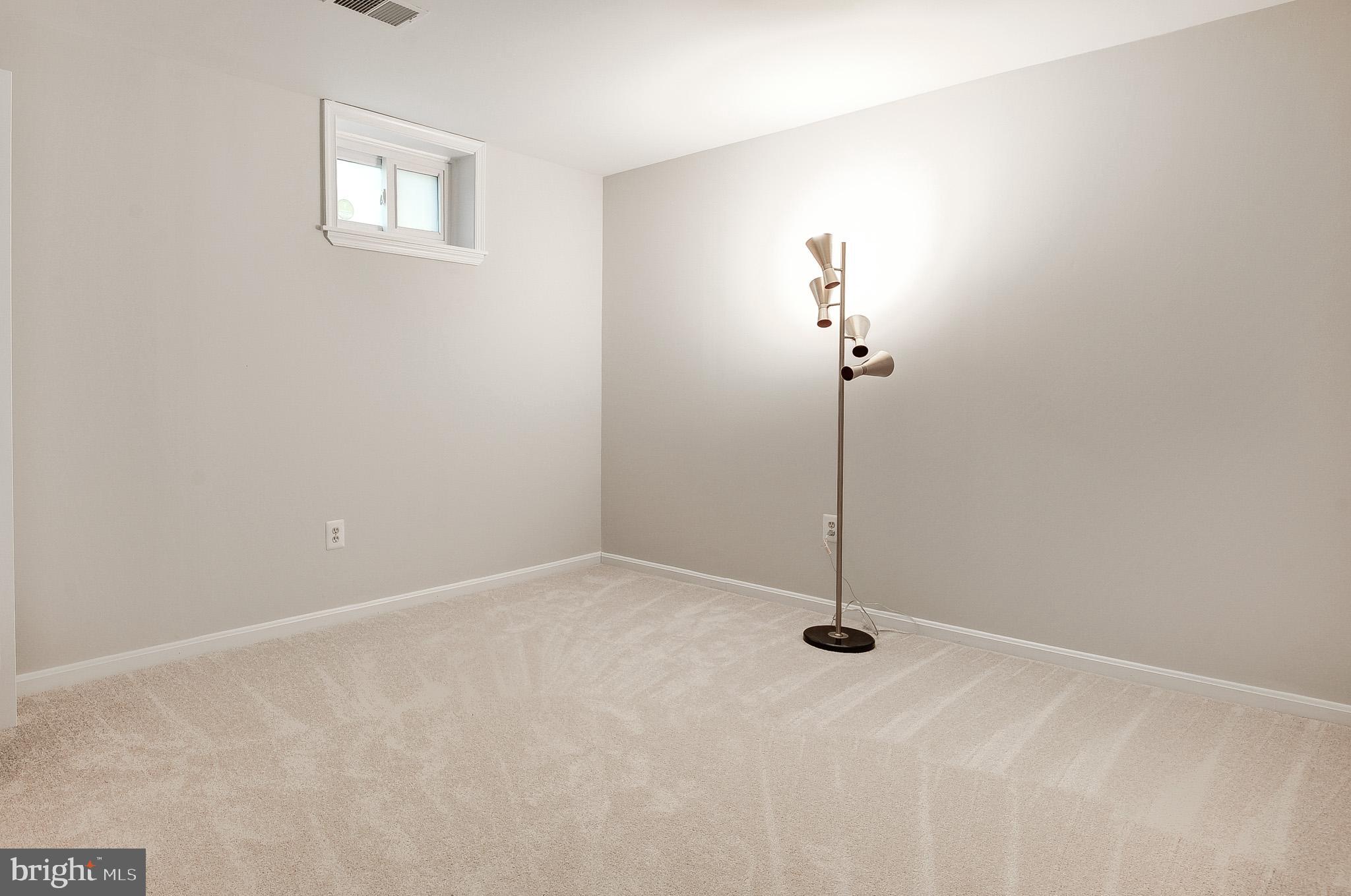 OAKTON GLEN - Residential