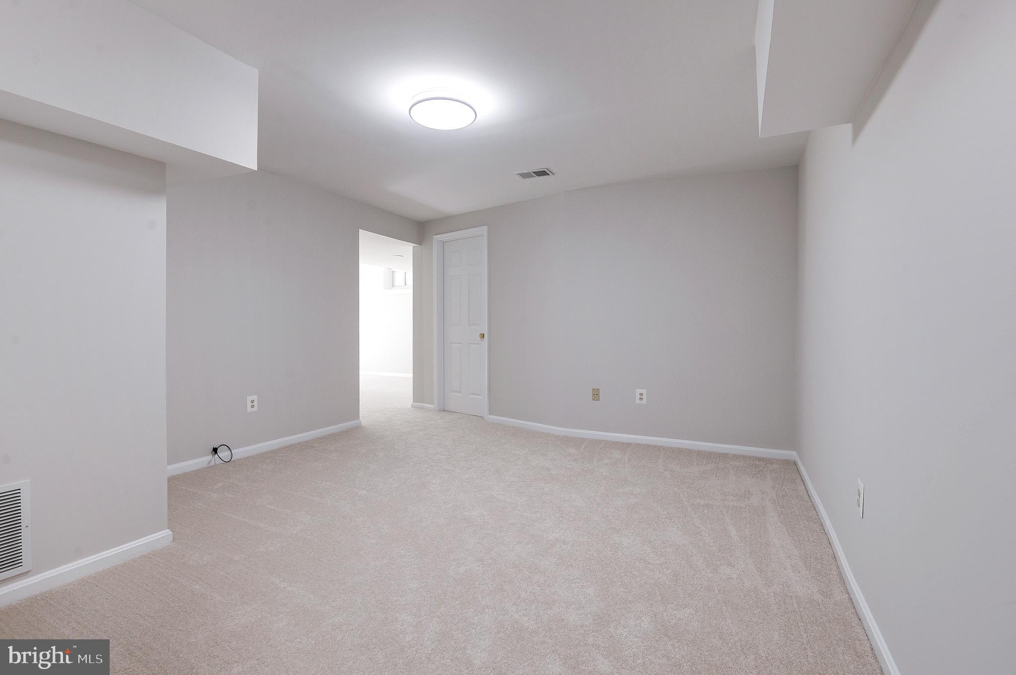 OAKTON GLEN - Residential