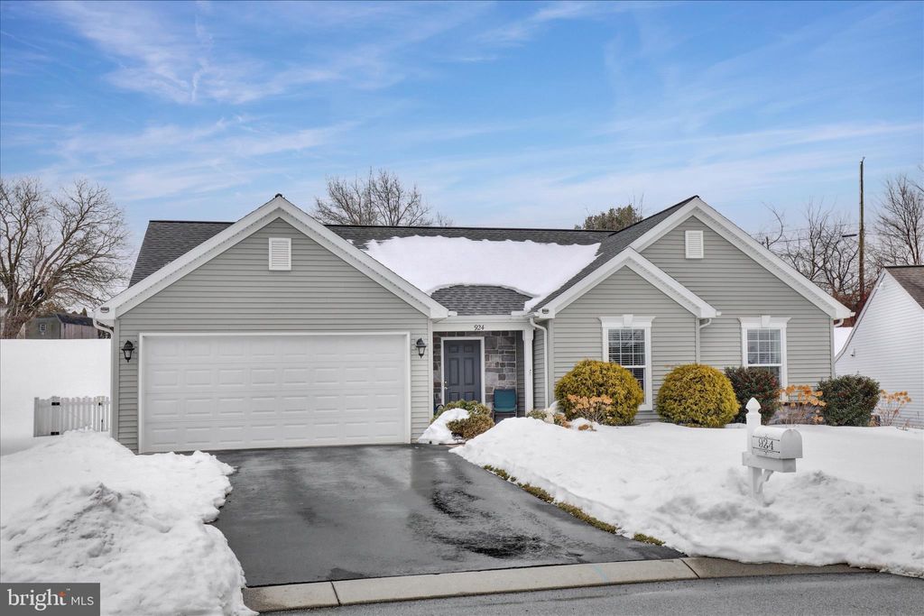 Photo of 924 Sweetbay Ln, LEBANON, PA 17046 (MLS # PALN2024790)