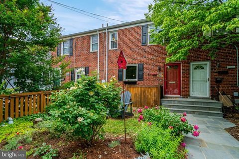 Photo of 2932 Sycamore Street, ALEXANDRIA, VA 22305 (MLS # VAAX2060718)