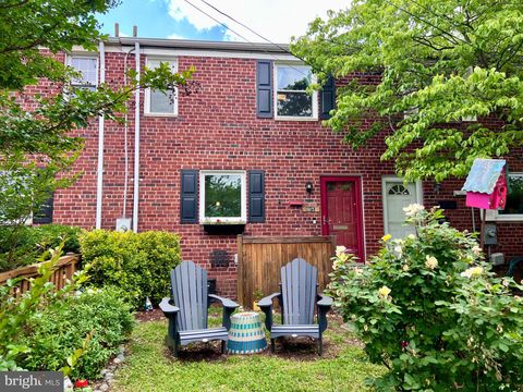 Photo of 2932 Sycamore Street, ALEXANDRIA, VA 22305 (MLS # VAAX2060718)