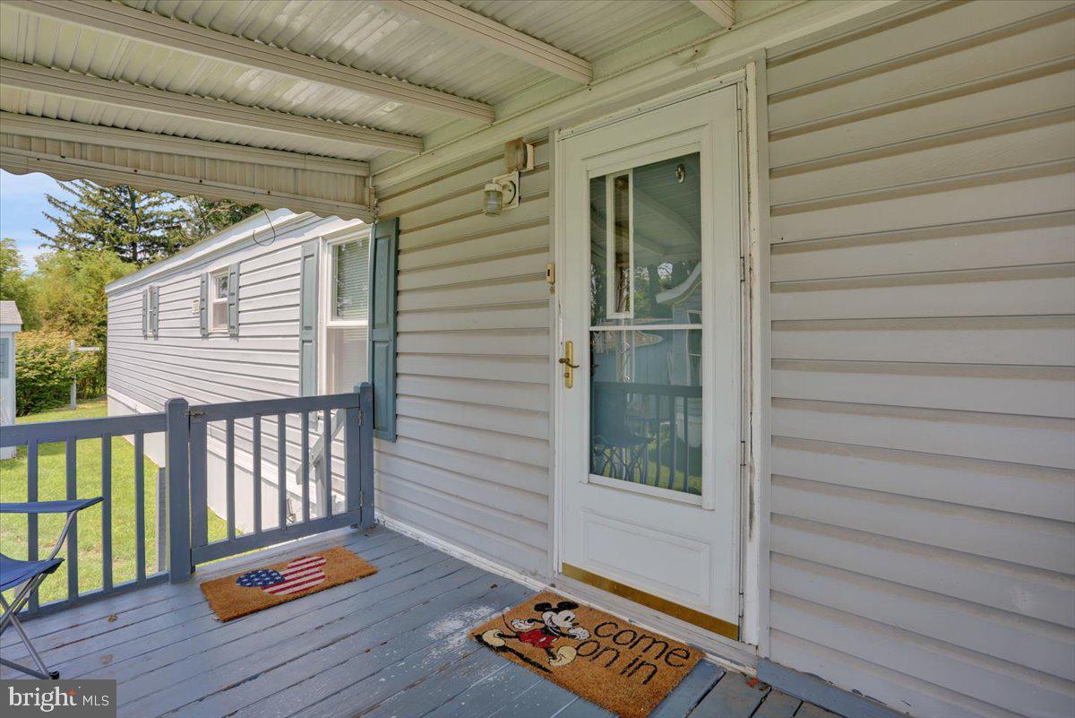 327 HAMPSHIRE AVENUE