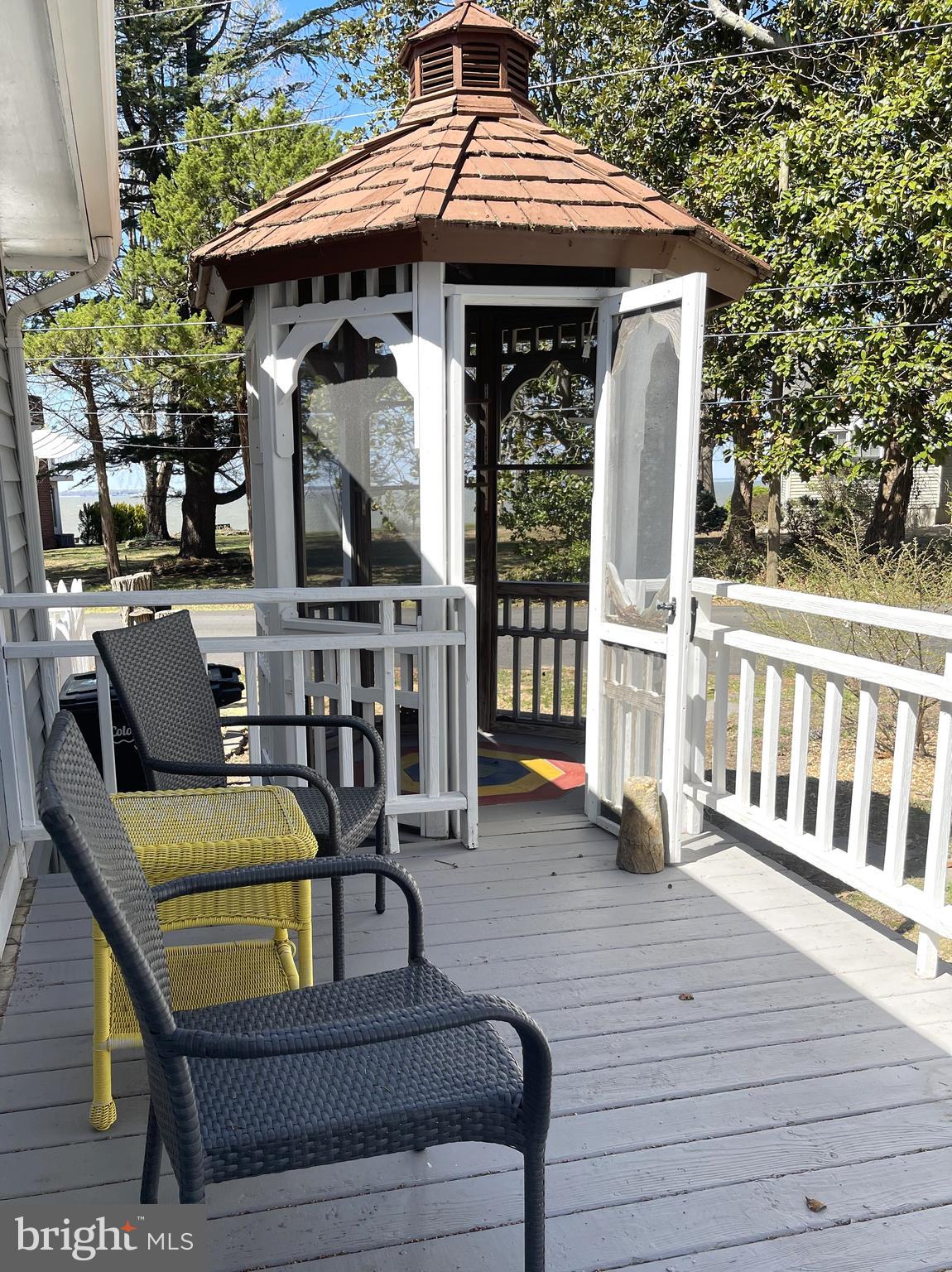 BLUFF POINT - Residential