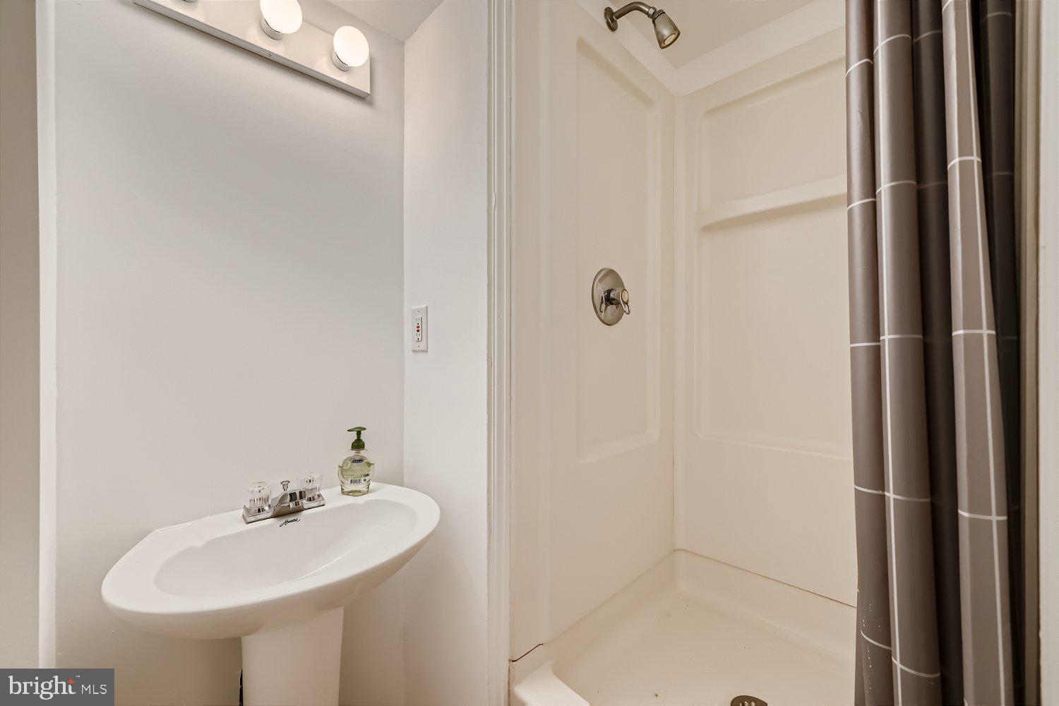 HARMANS WOODS - Residential