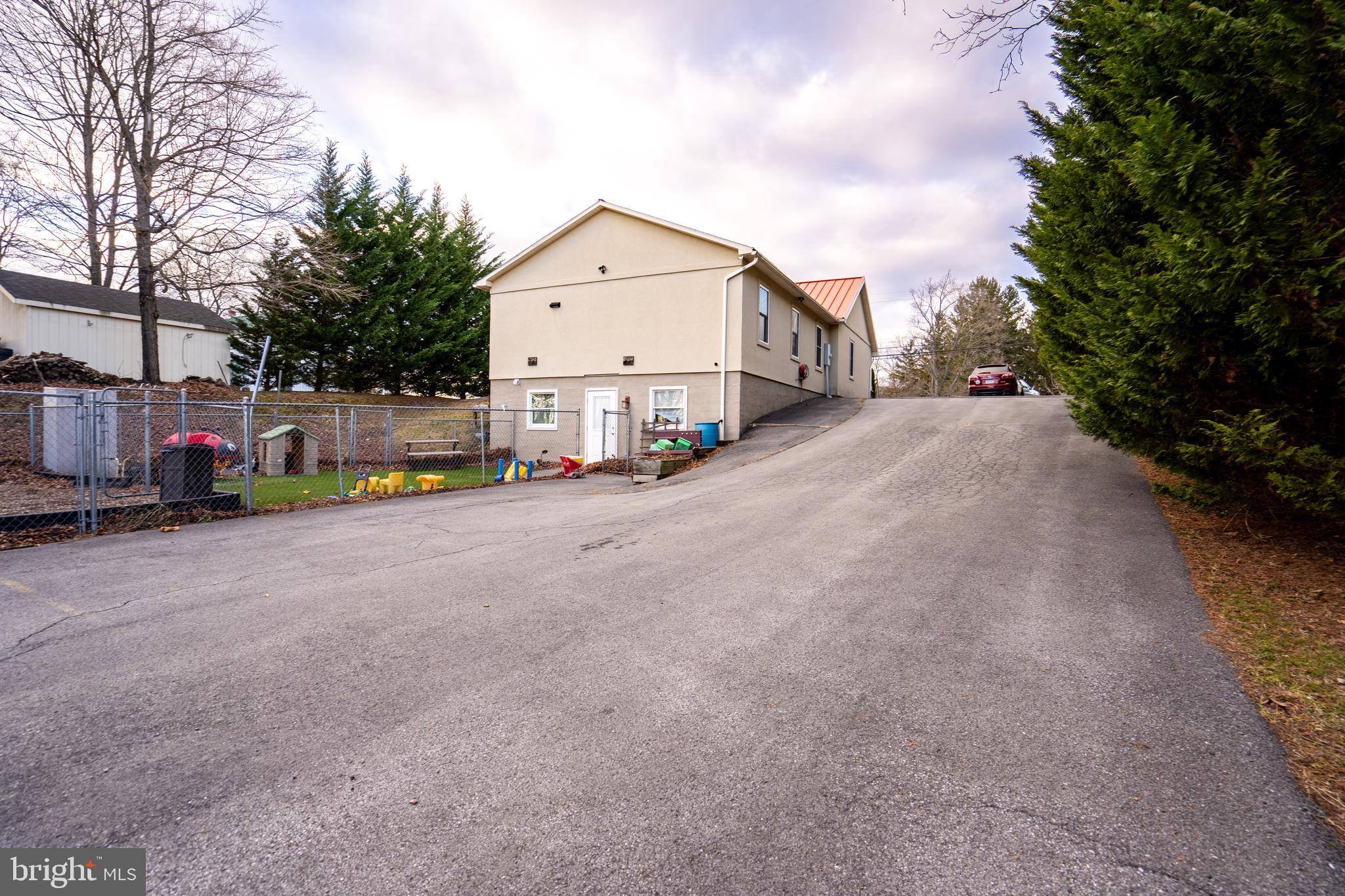 DENT HILL - Commercial Lease