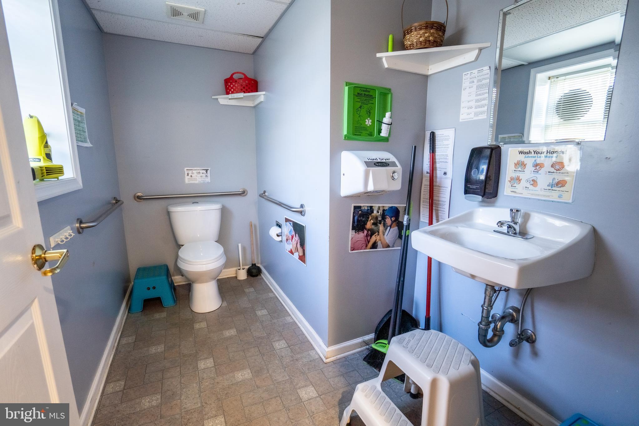 DENT HILL - Commercial Lease