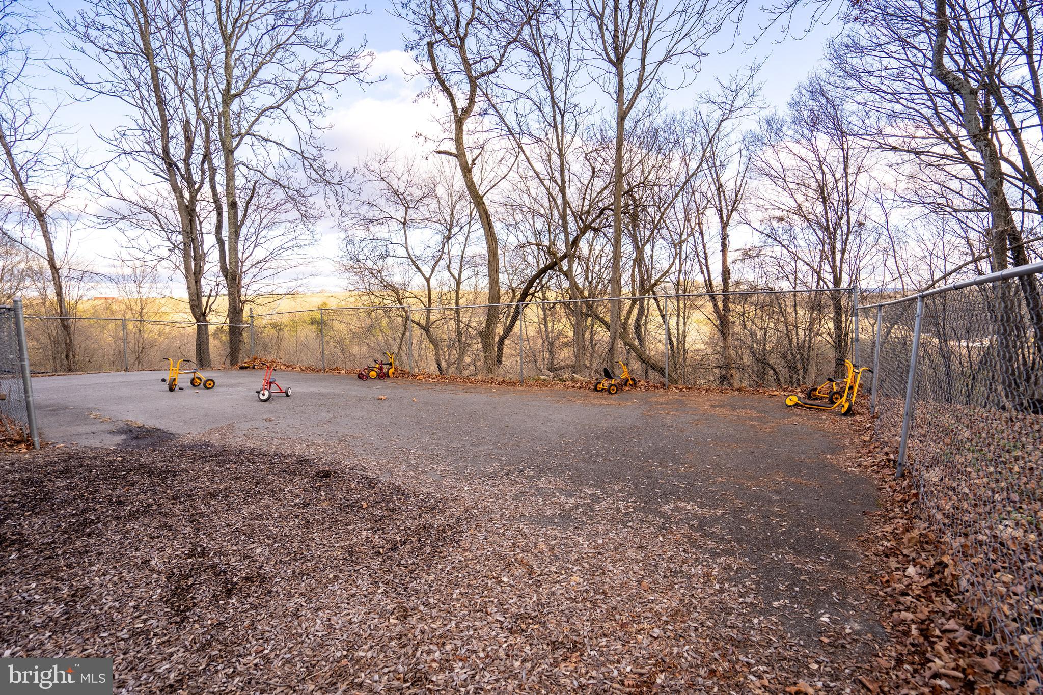 DENT HILL - Commercial Lease