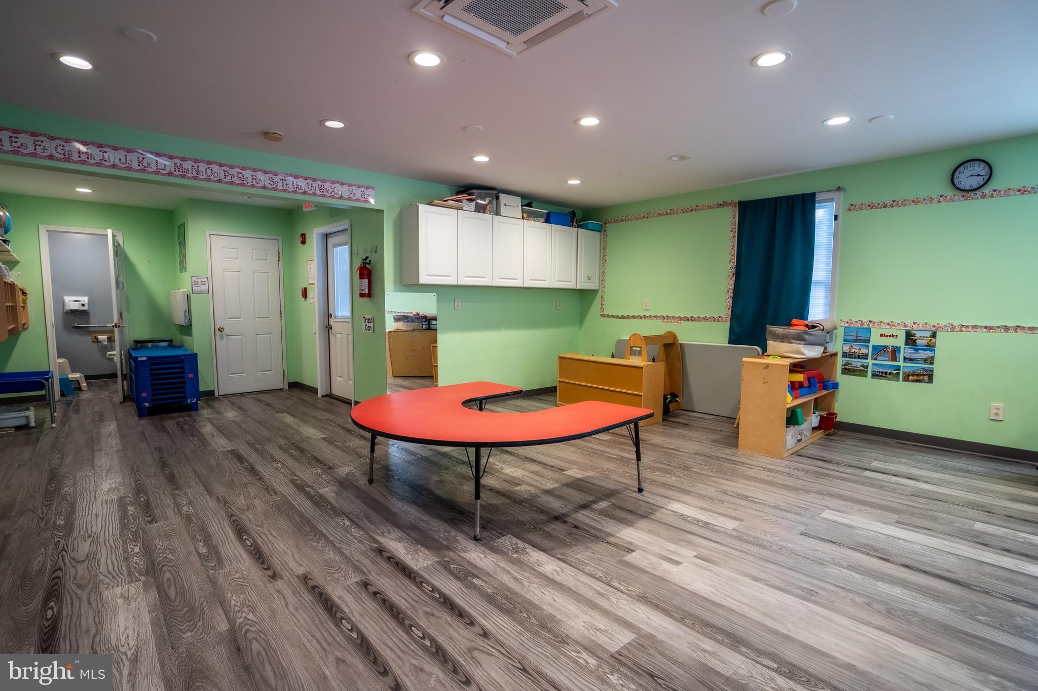 DENT HILL - Commercial Lease