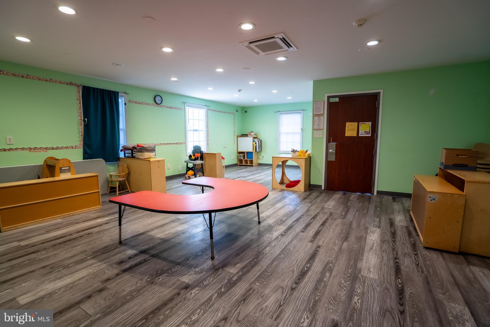 DENT HILL - Commercial Lease