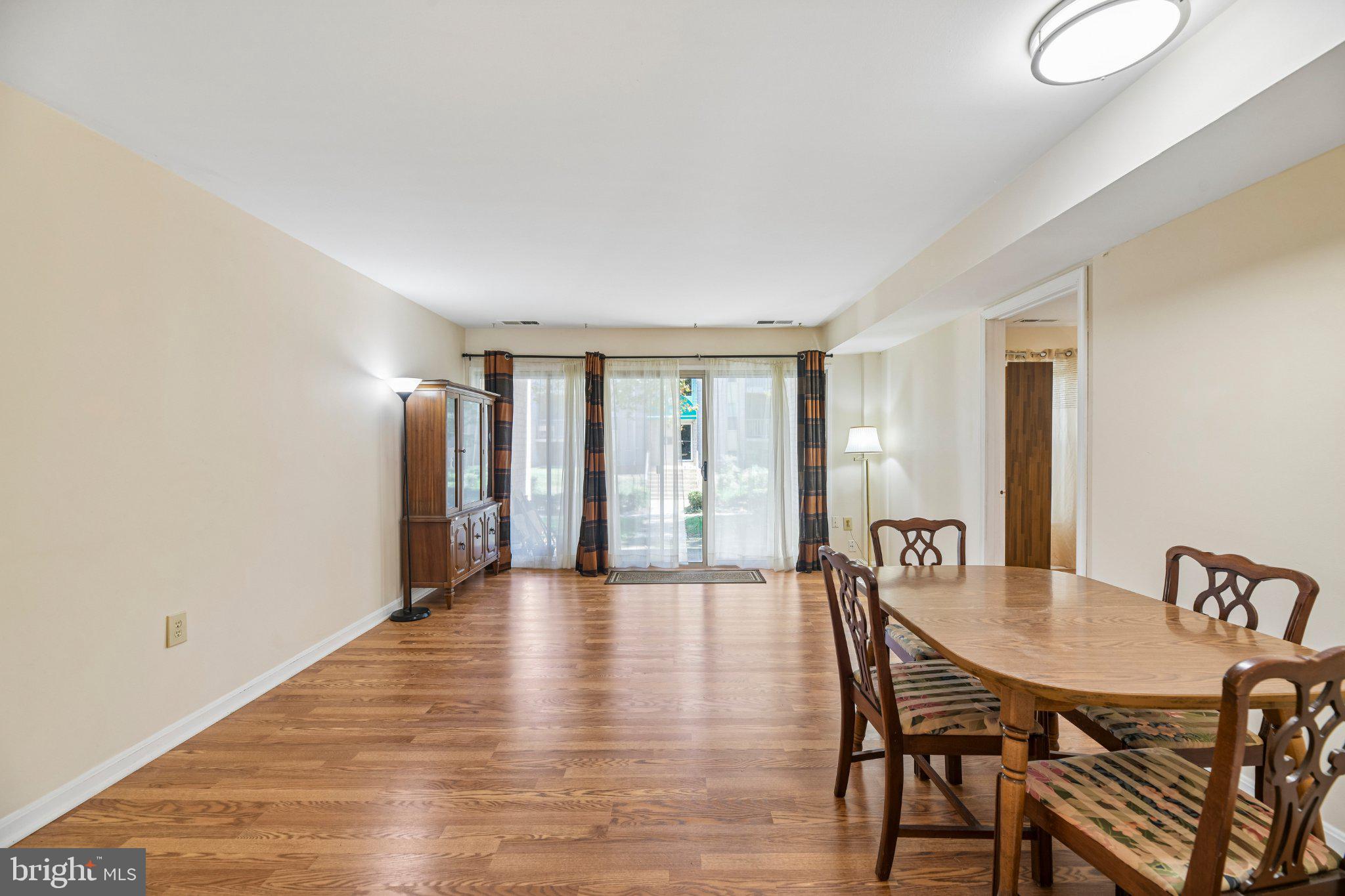 21 CANTERBURY SQUARE 102