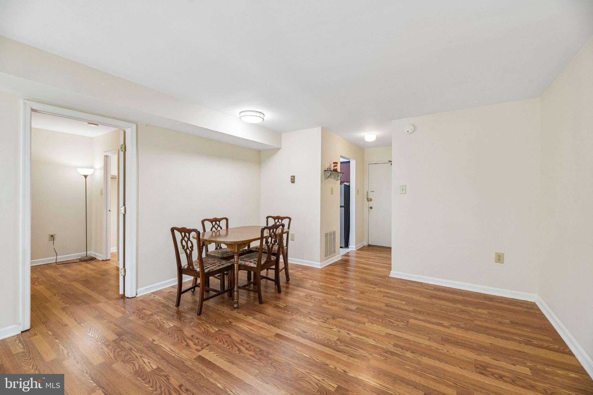 21 CANTERBURY SQUARE 102