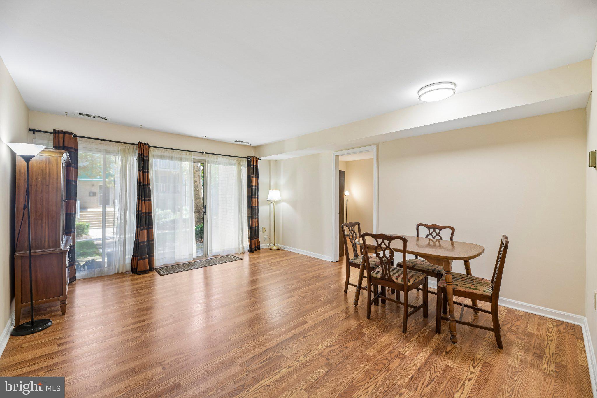 21 CANTERBURY SQUARE 102