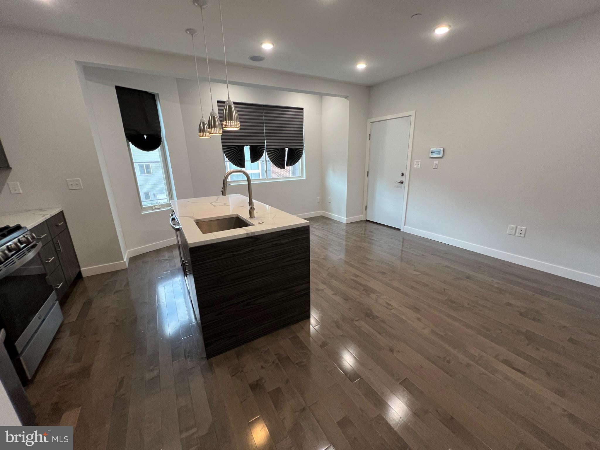 1939 N DARIEN STREET 2