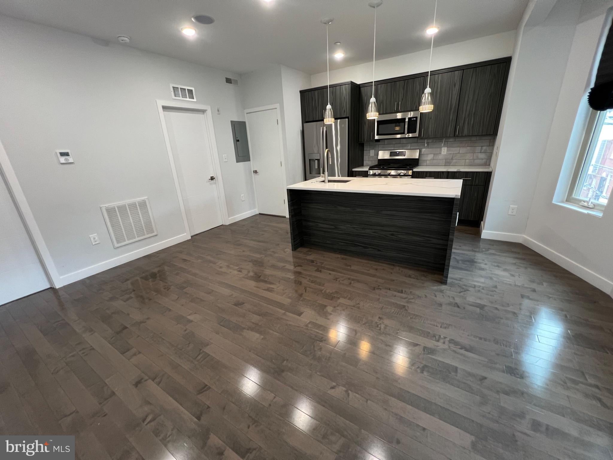 1939 N DARIEN STREET 2