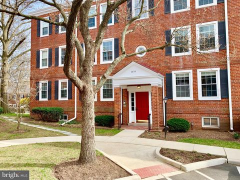 2877 S BUCHANAN STREET B2 ARLINGTON VA 22206
