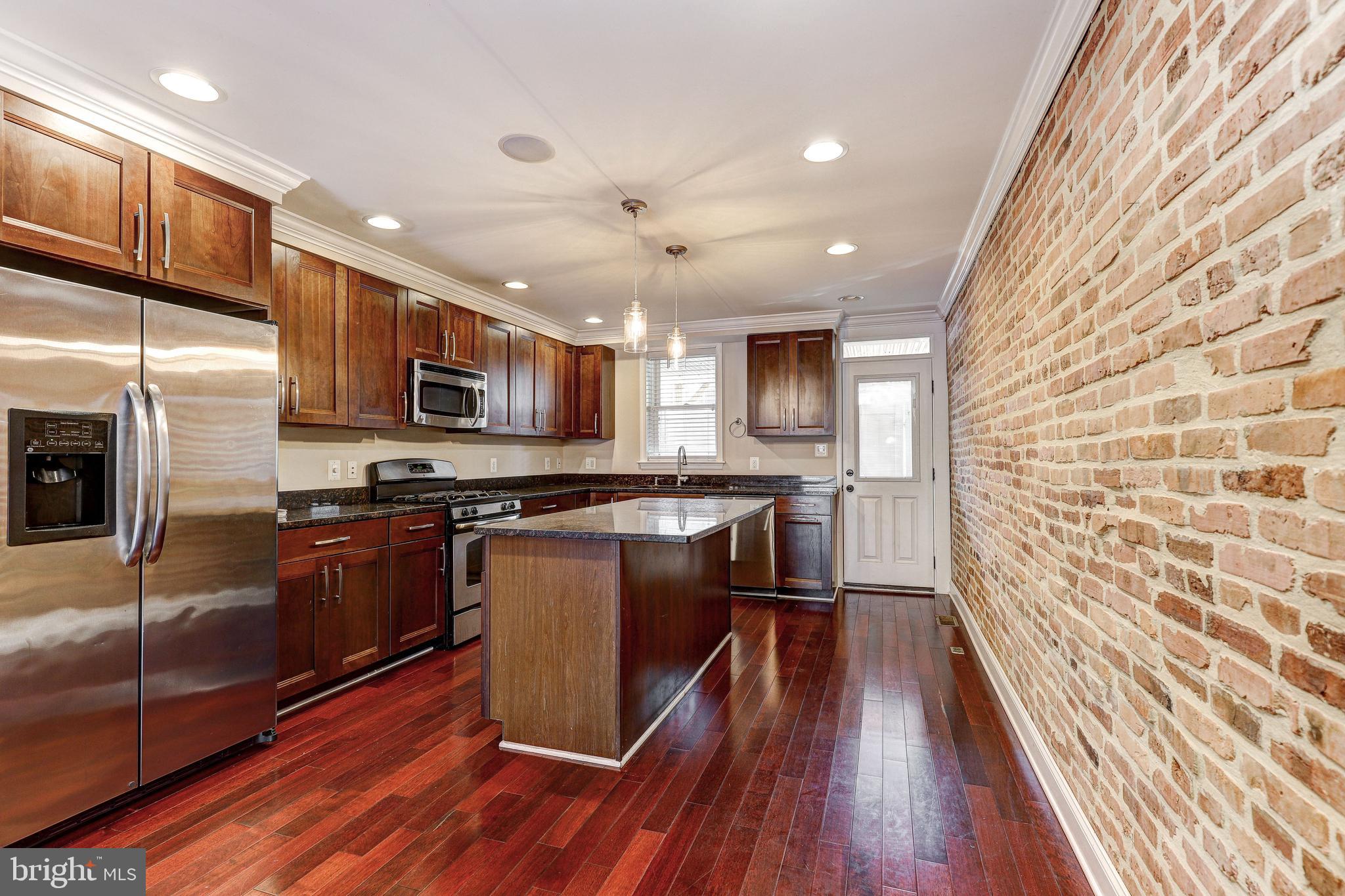 HIGHLANDTOWN - Residential Lease