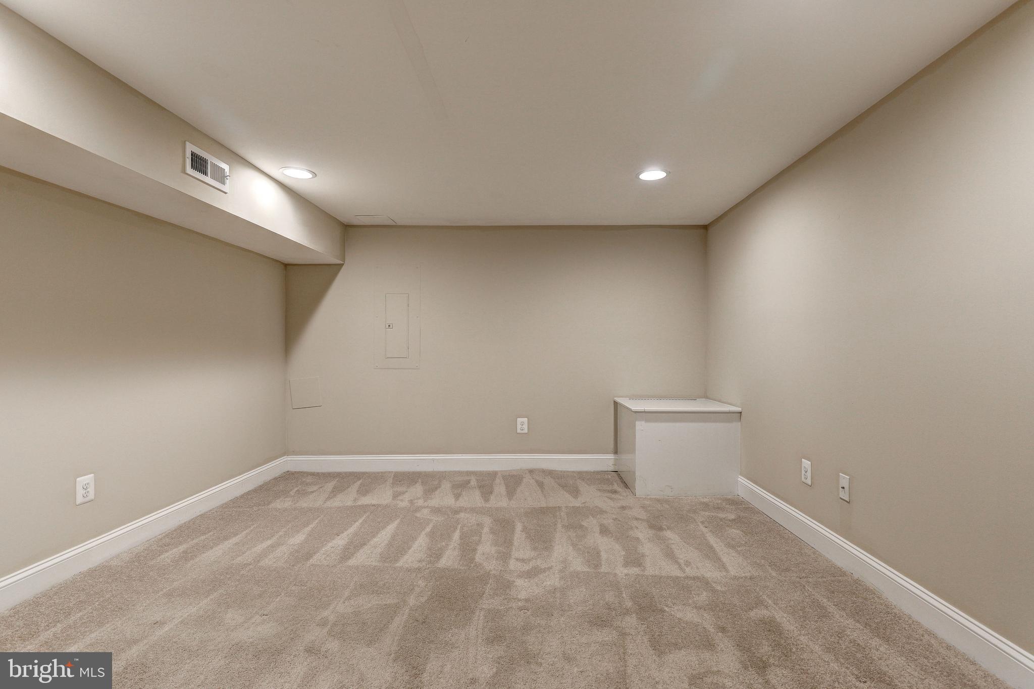 HIGHLANDTOWN - Residential Lease