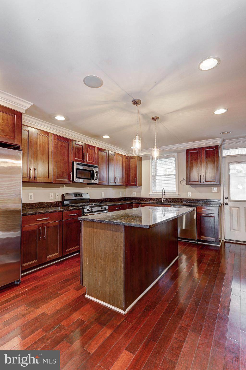 HIGHLANDTOWN - Residential Lease