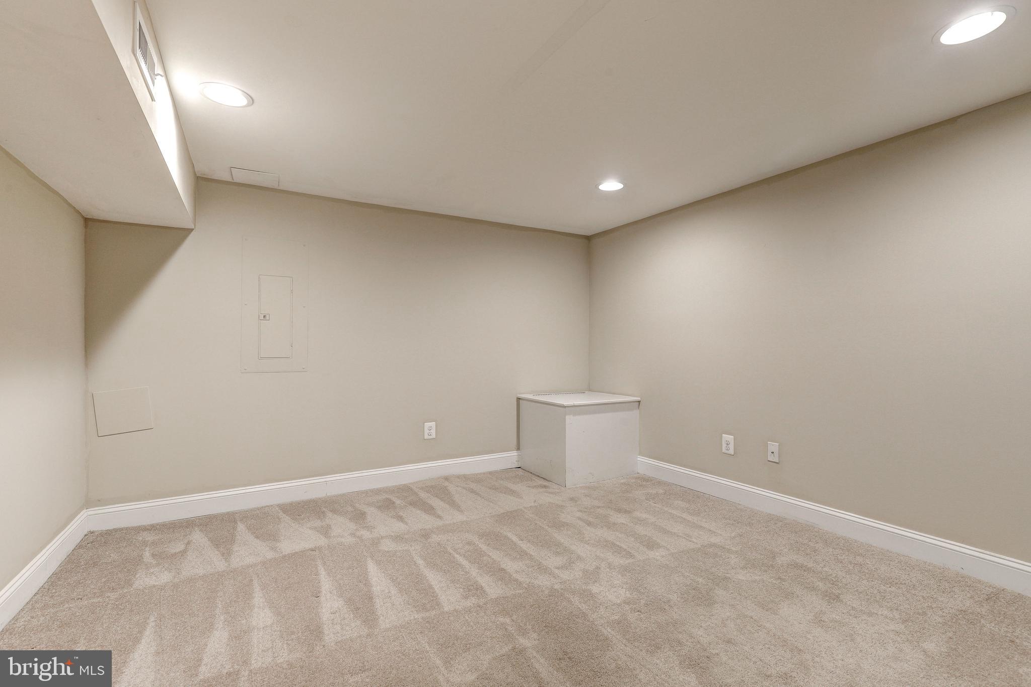 HIGHLANDTOWN - Residential Lease