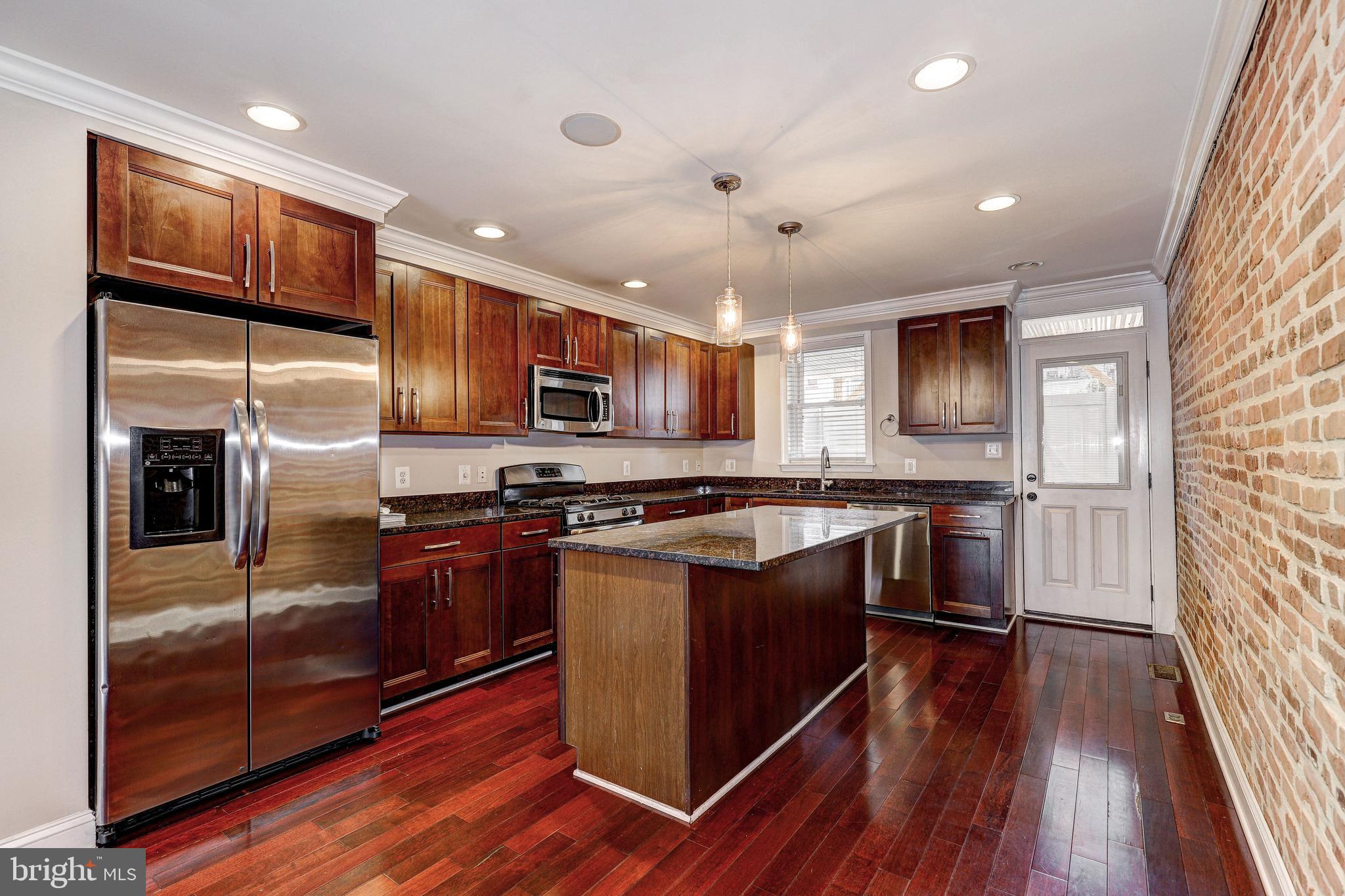 HIGHLANDTOWN - Residential Lease