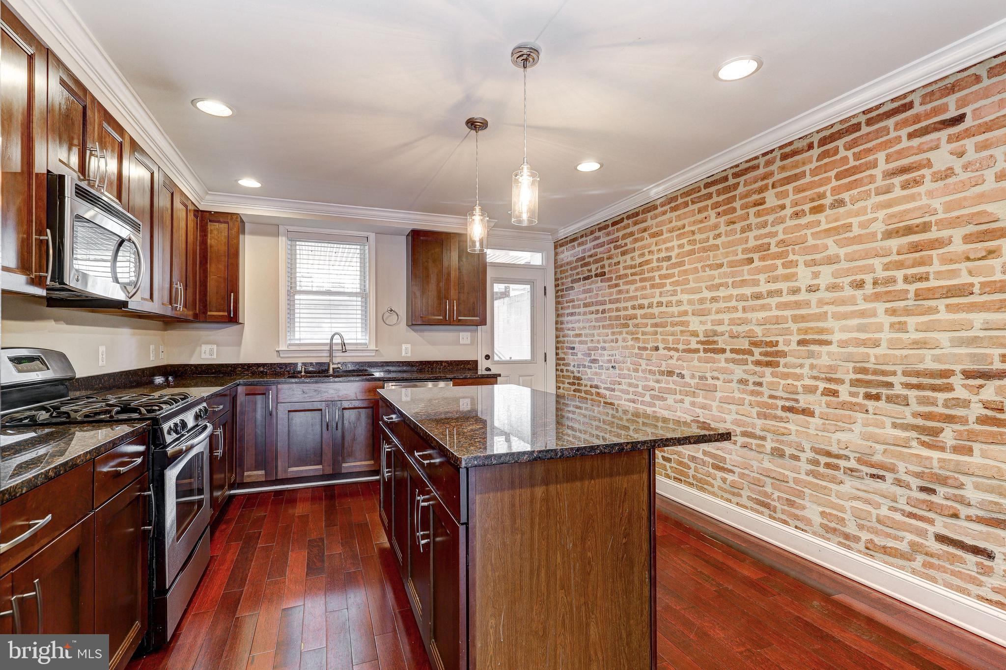 HIGHLANDTOWN - Residential Lease