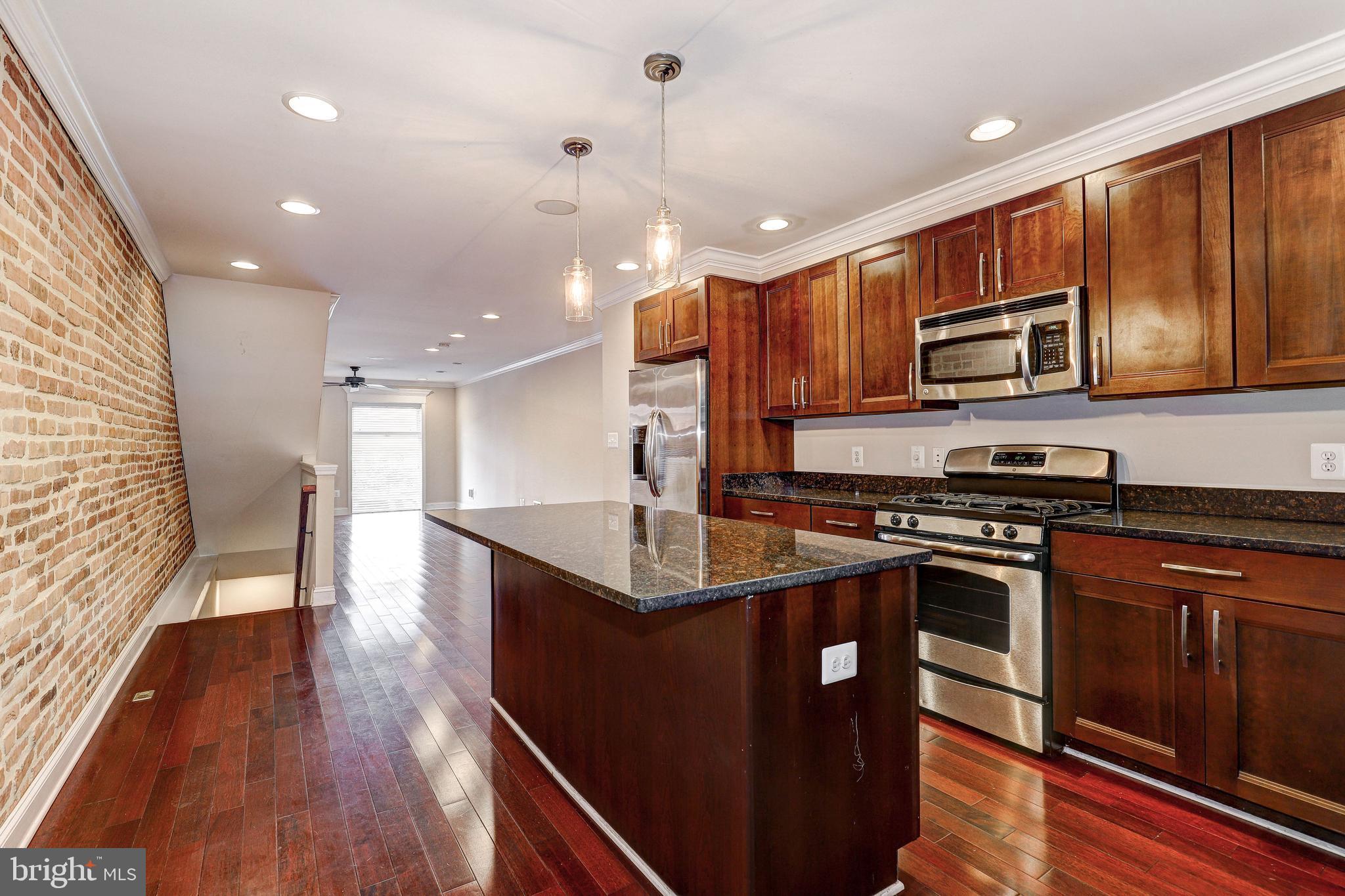 HIGHLANDTOWN - Residential Lease