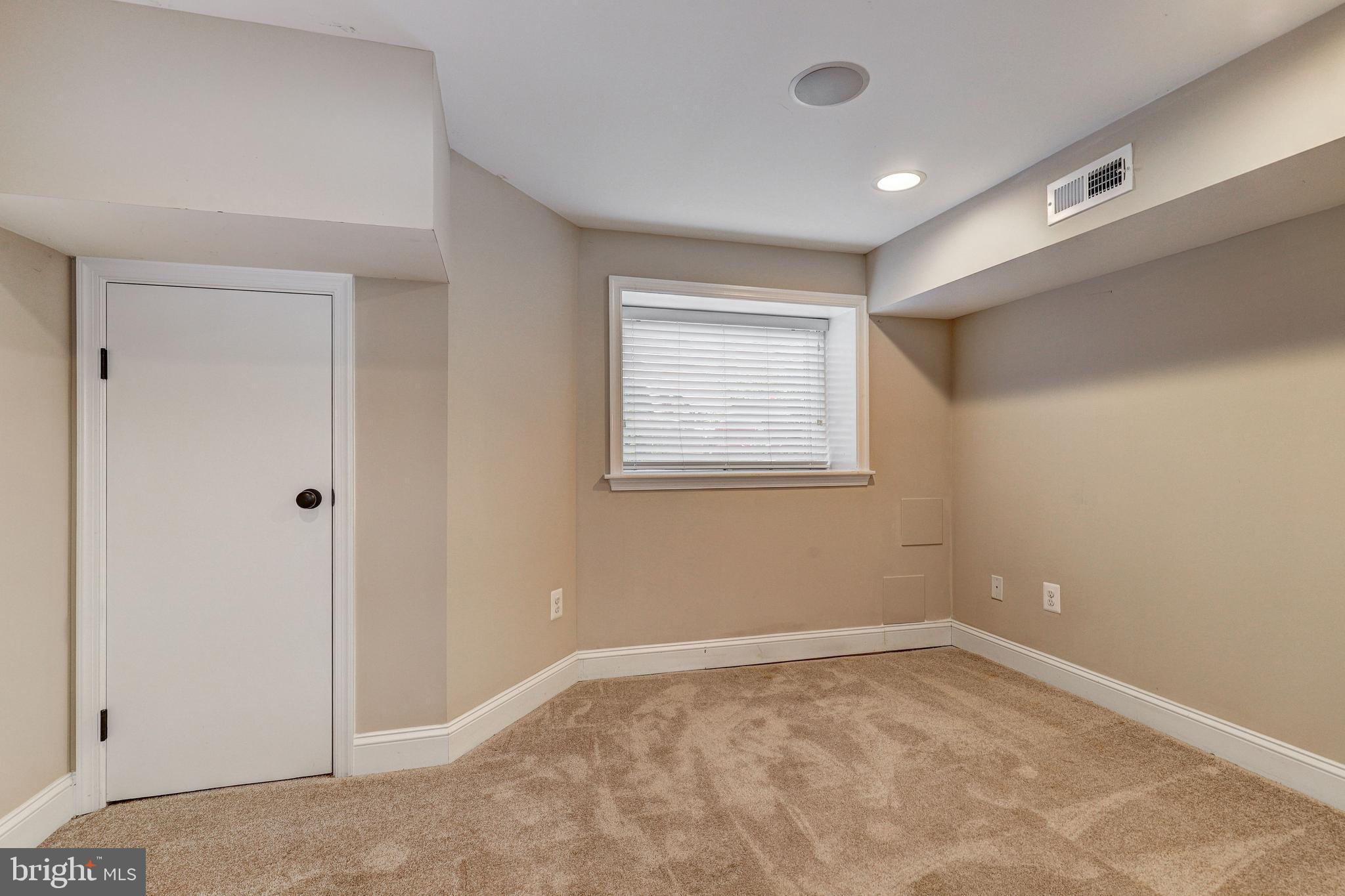 HIGHLANDTOWN - Residential Lease