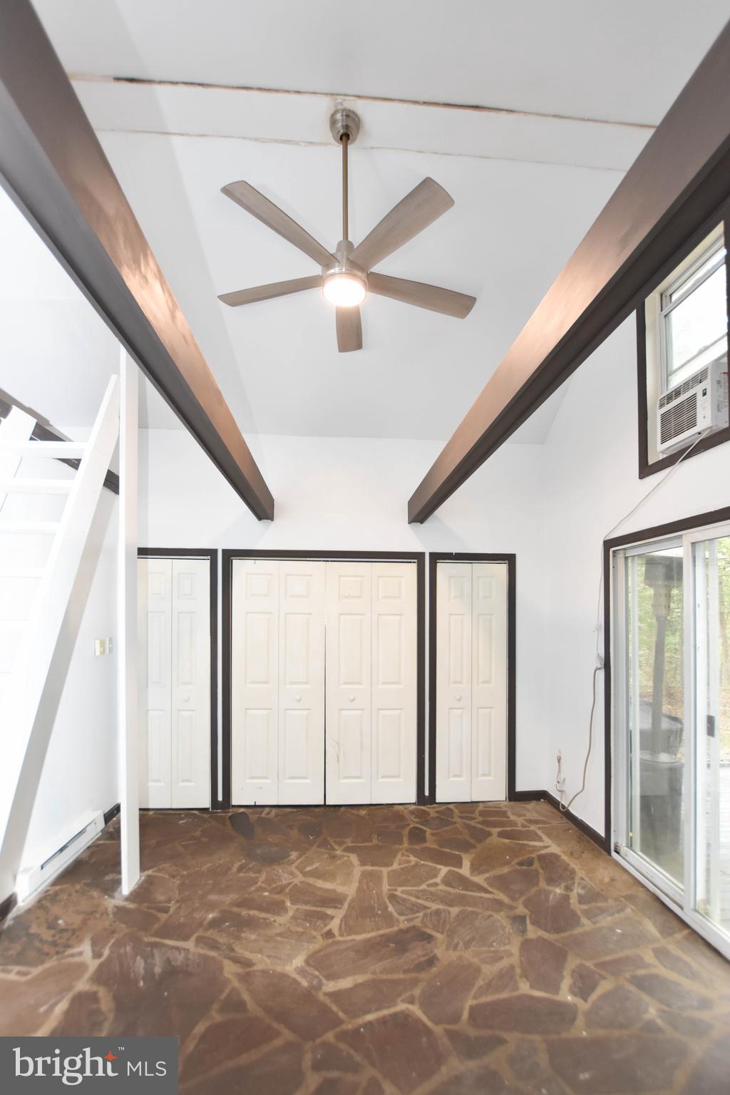 SHENANDOAH RETREAT - Residential