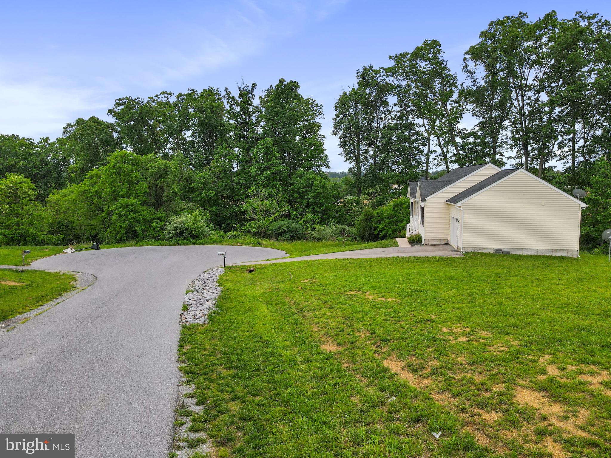 546 TYLER WAY