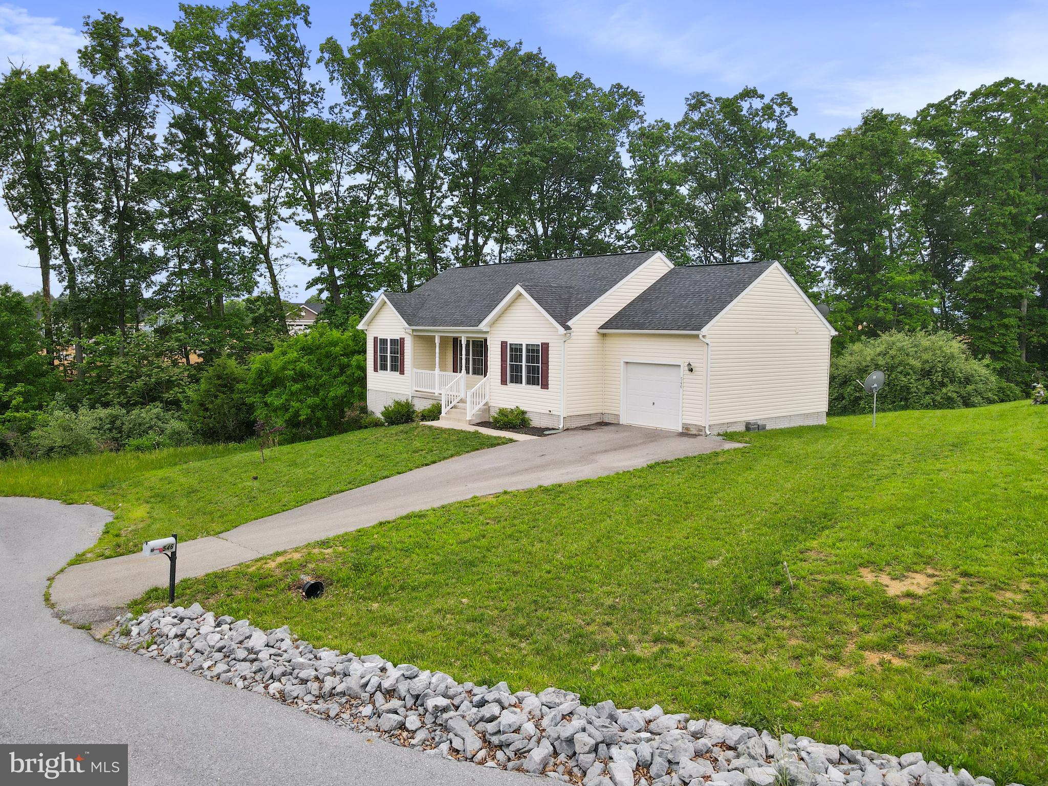 546 TYLER WAY