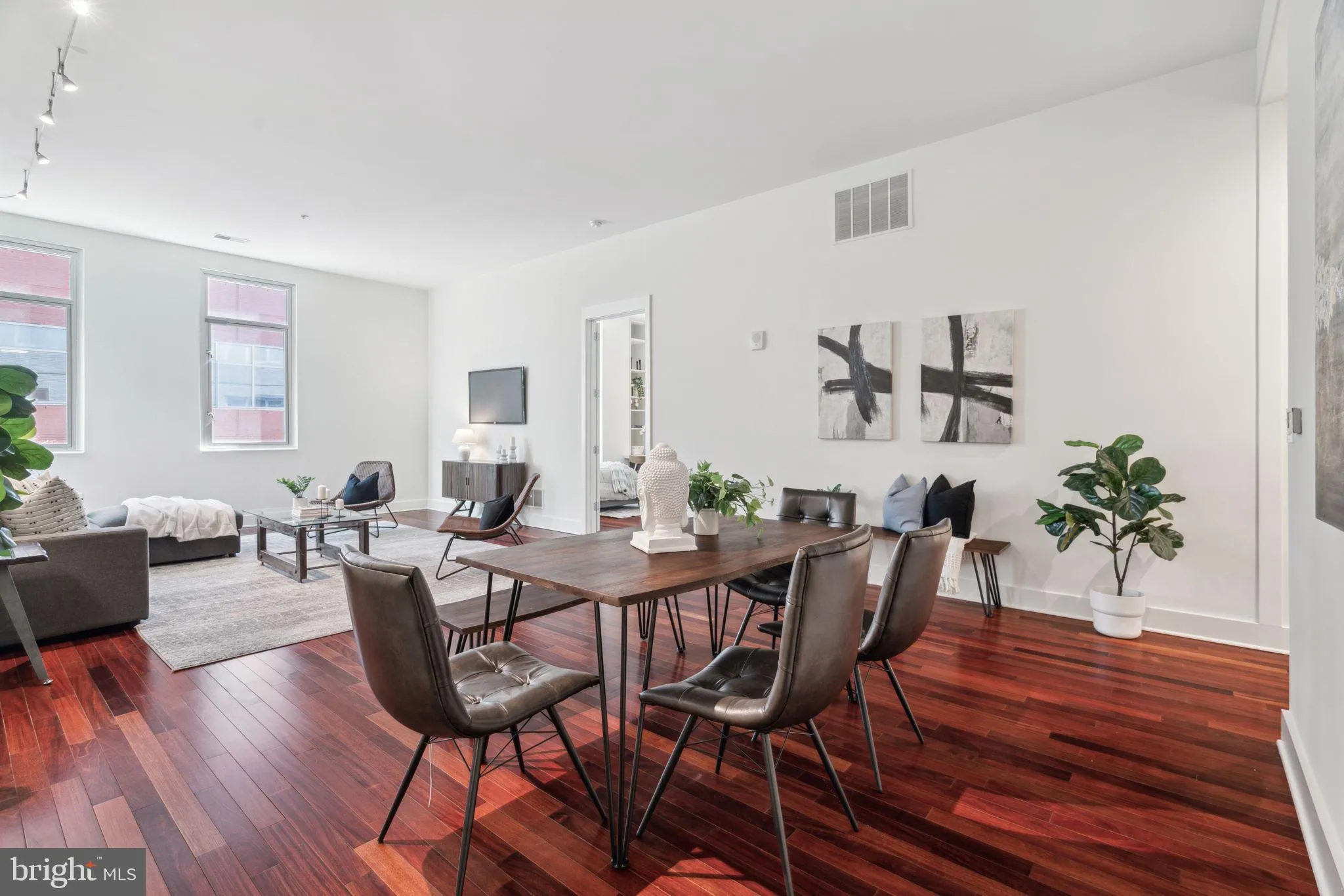 Philadelphia, Pennsylvania 19107, United States, 2 Bedrooms Bedrooms, ,2 BathroomsBathrooms,Residential,Active,88378