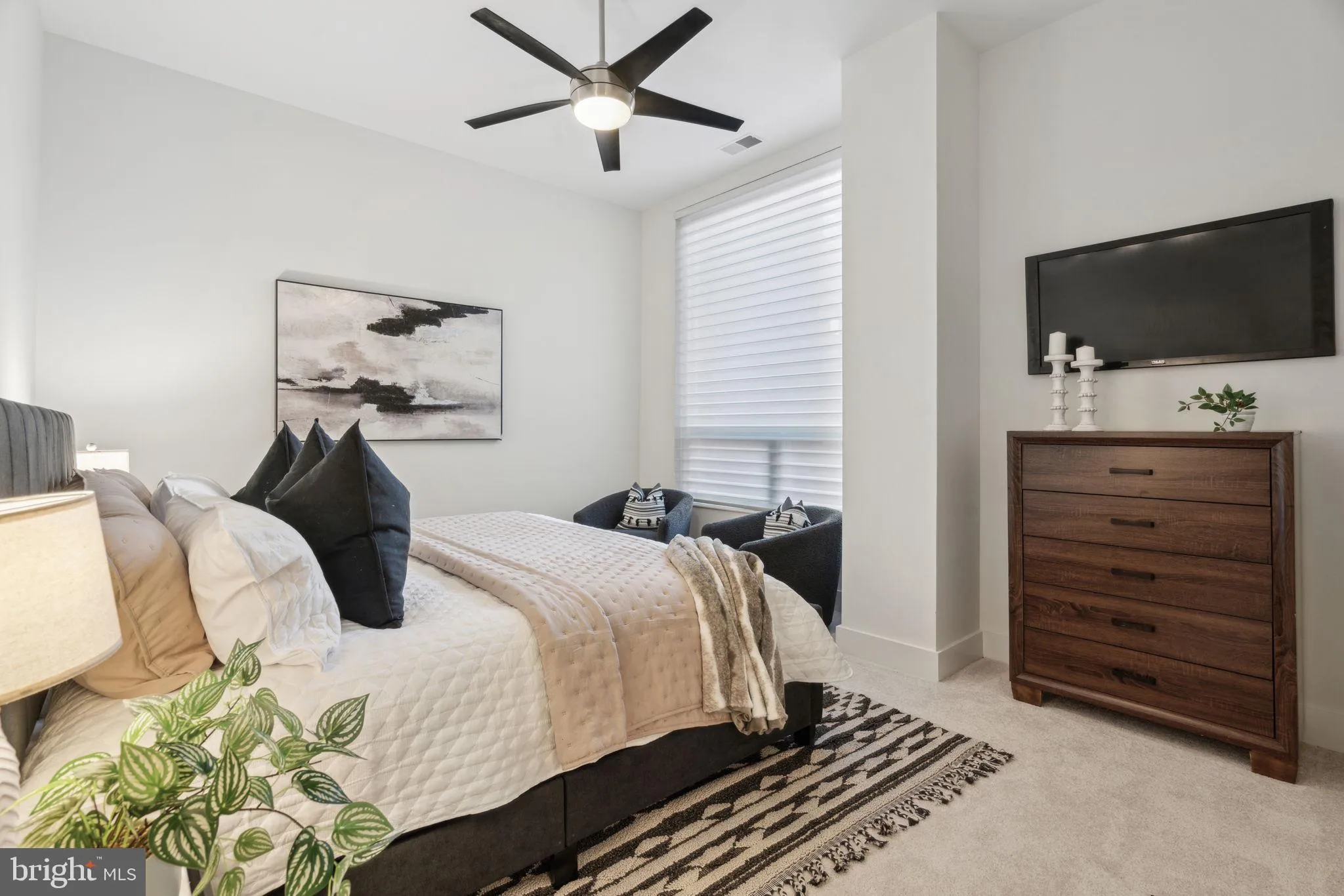 Philadelphia, Pennsylvania 19107, United States, 2 Bedrooms Bedrooms, ,2 BathroomsBathrooms,Residential,Active,88378