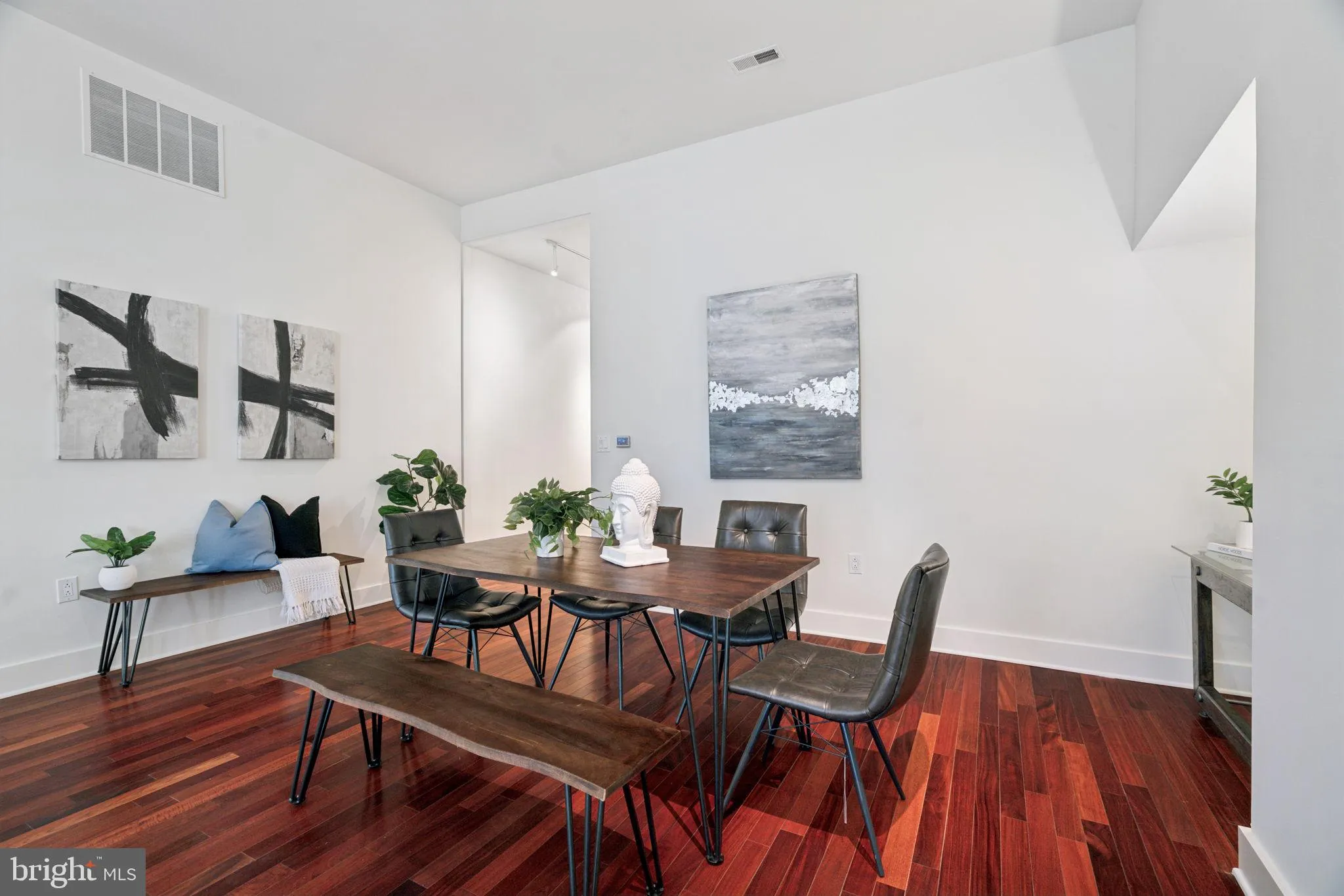 Philadelphia, Pennsylvania 19107, United States, 2 Bedrooms Bedrooms, ,2 BathroomsBathrooms,Residential,Active,88378