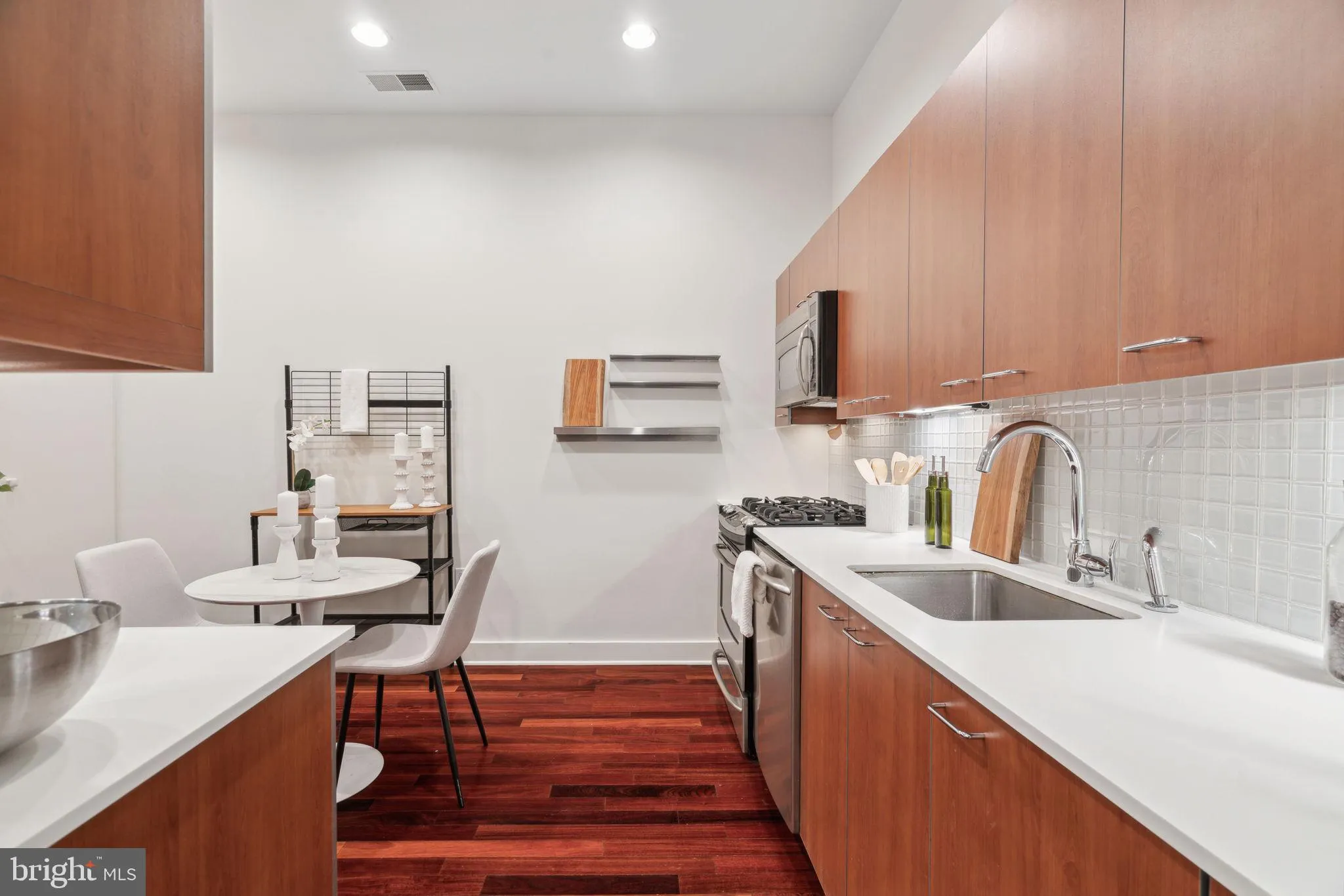 Philadelphia, Pennsylvania 19107, United States, 2 Bedrooms Bedrooms, ,2 BathroomsBathrooms,Residential,Active,88378