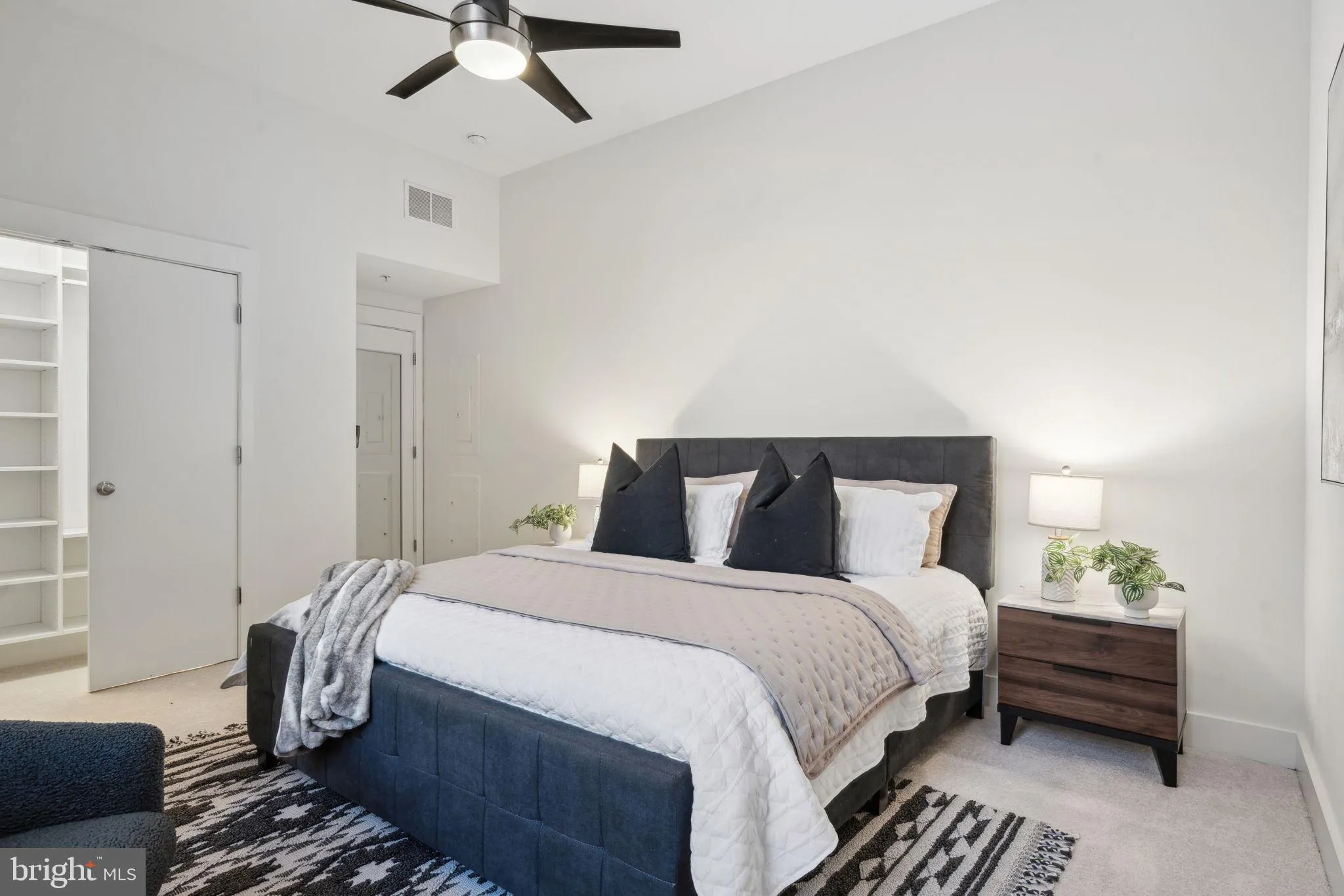 Philadelphia, Pennsylvania 19107, United States, 2 Bedrooms Bedrooms, ,2 BathroomsBathrooms,Residential,Active,88378