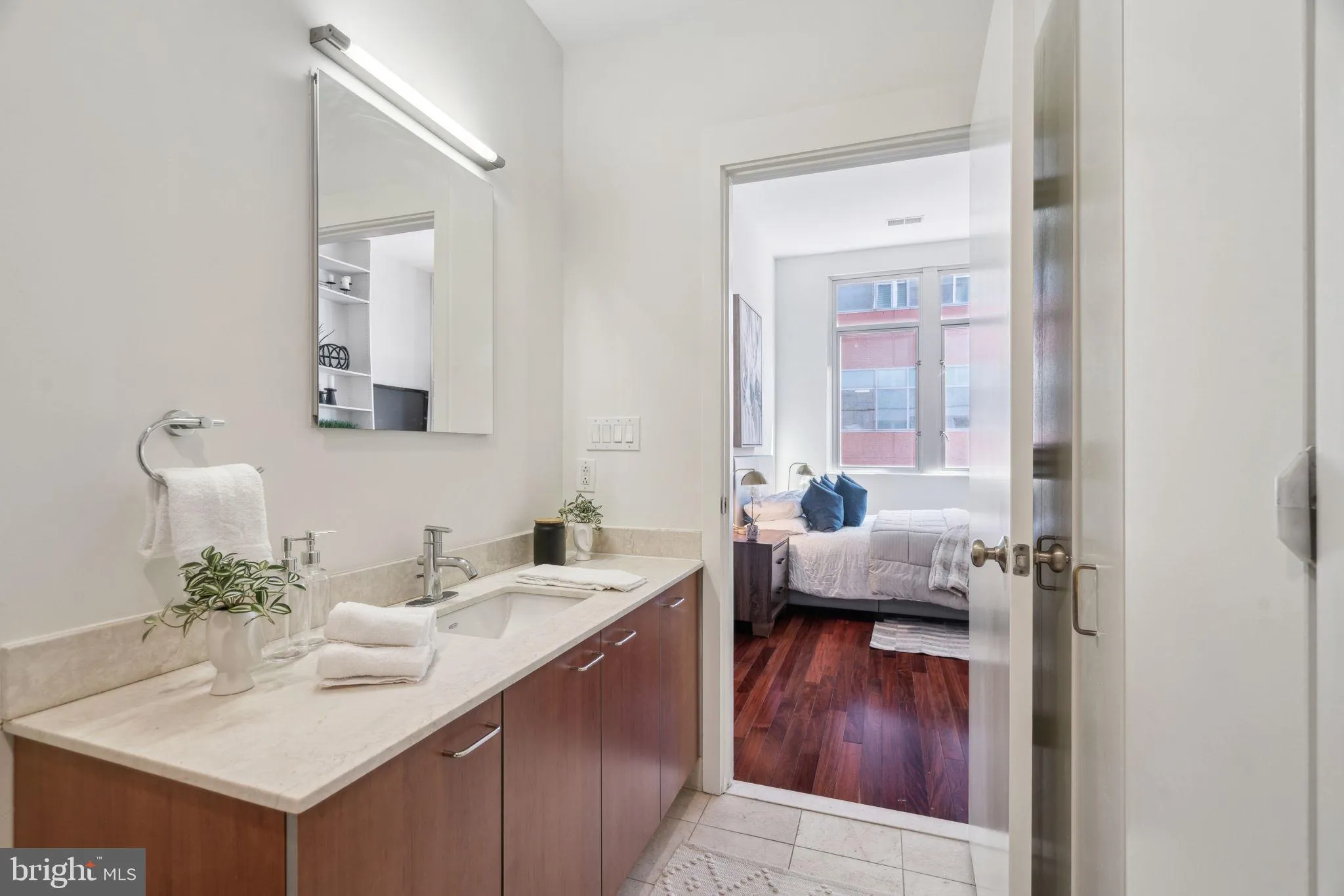 Philadelphia, Pennsylvania 19107, United States, 2 Bedrooms Bedrooms, ,2 BathroomsBathrooms,Residential,Active,88378