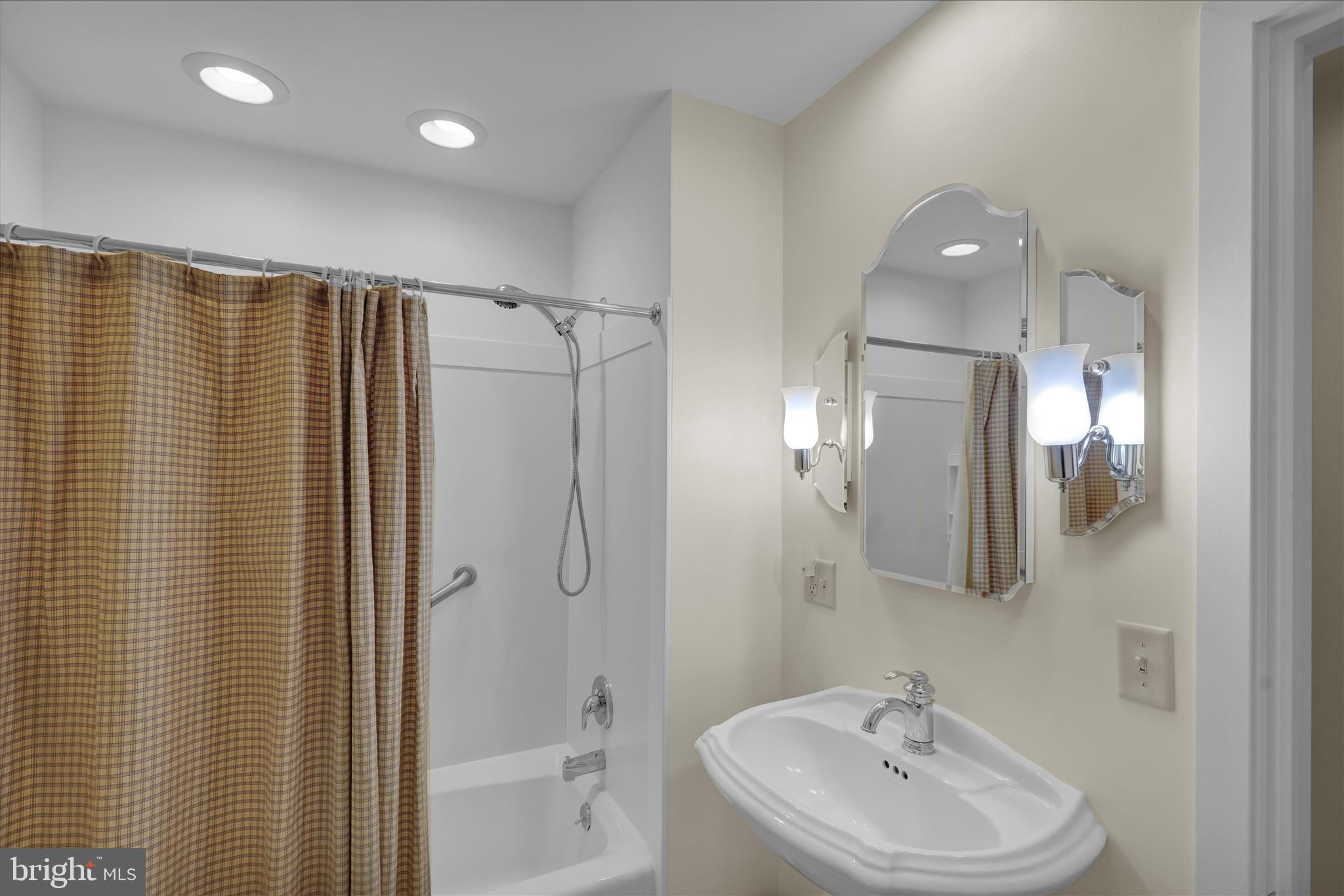 WOODLAWN - Residential