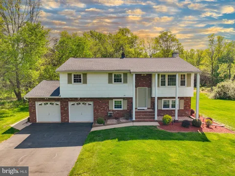 28 Scott Drive, Hillsborough, NJ MLS: NJSO2005550