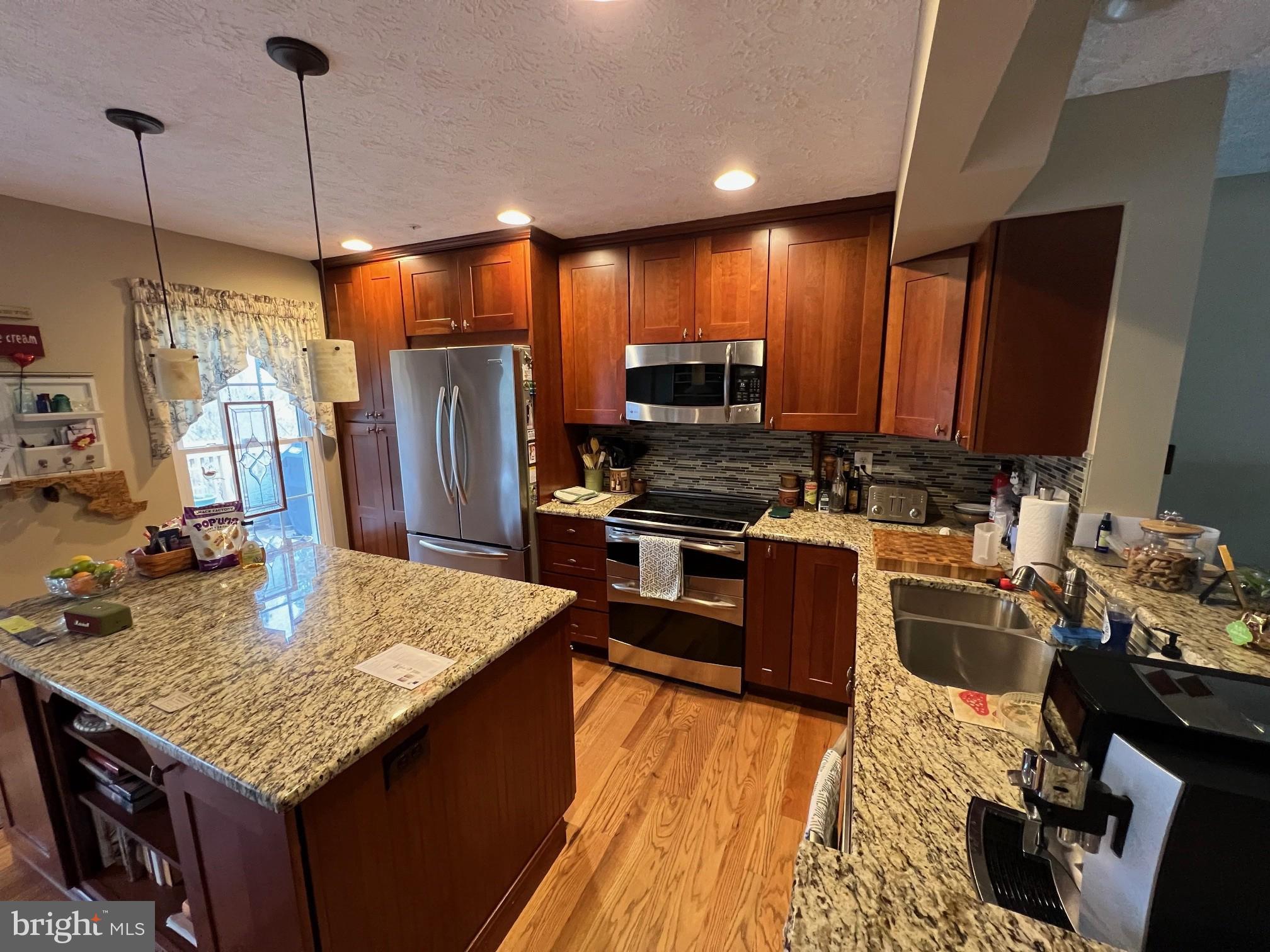 987 CHESTNUT MANOR COURT