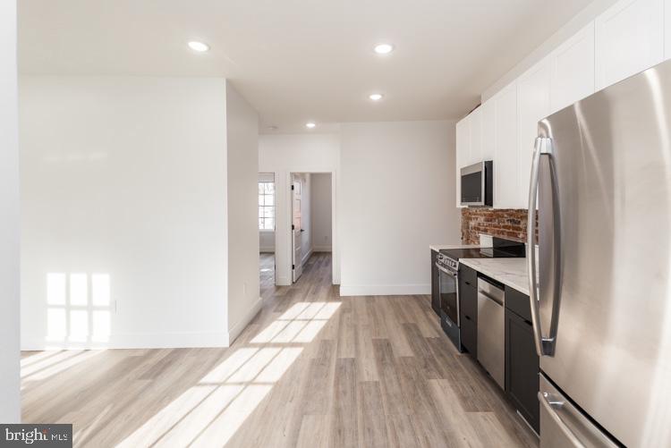 QUEEN VILLAGE - Commercial Sale