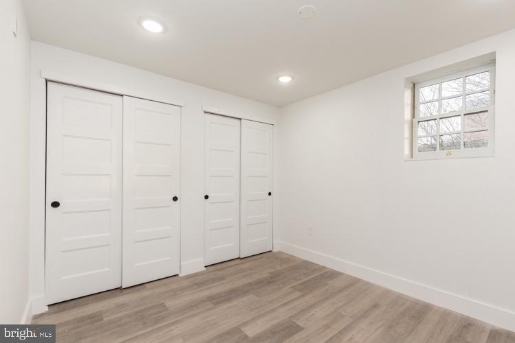 QUEEN VILLAGE - Commercial Sale