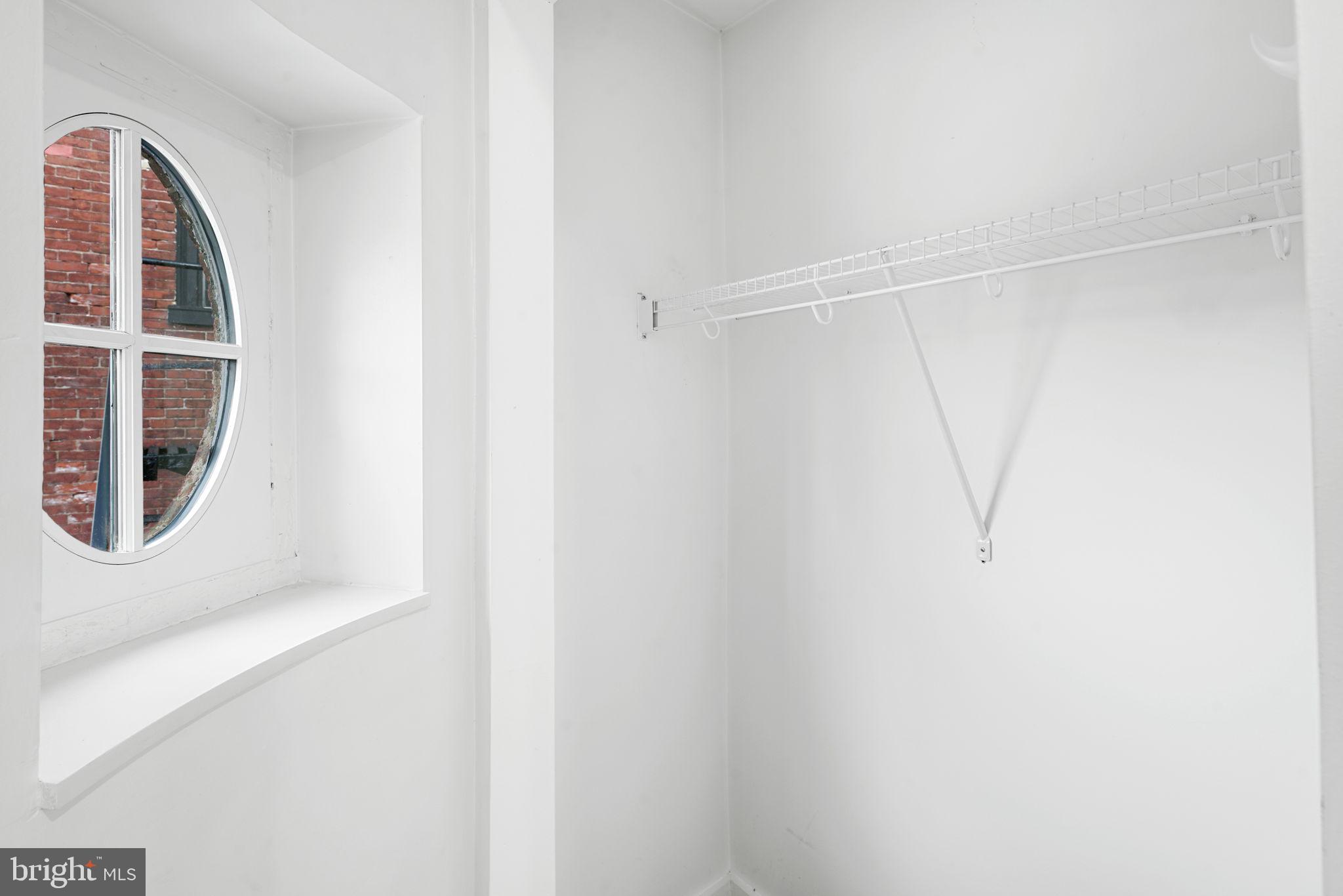 QUEEN VILLAGE - Commercial Sale