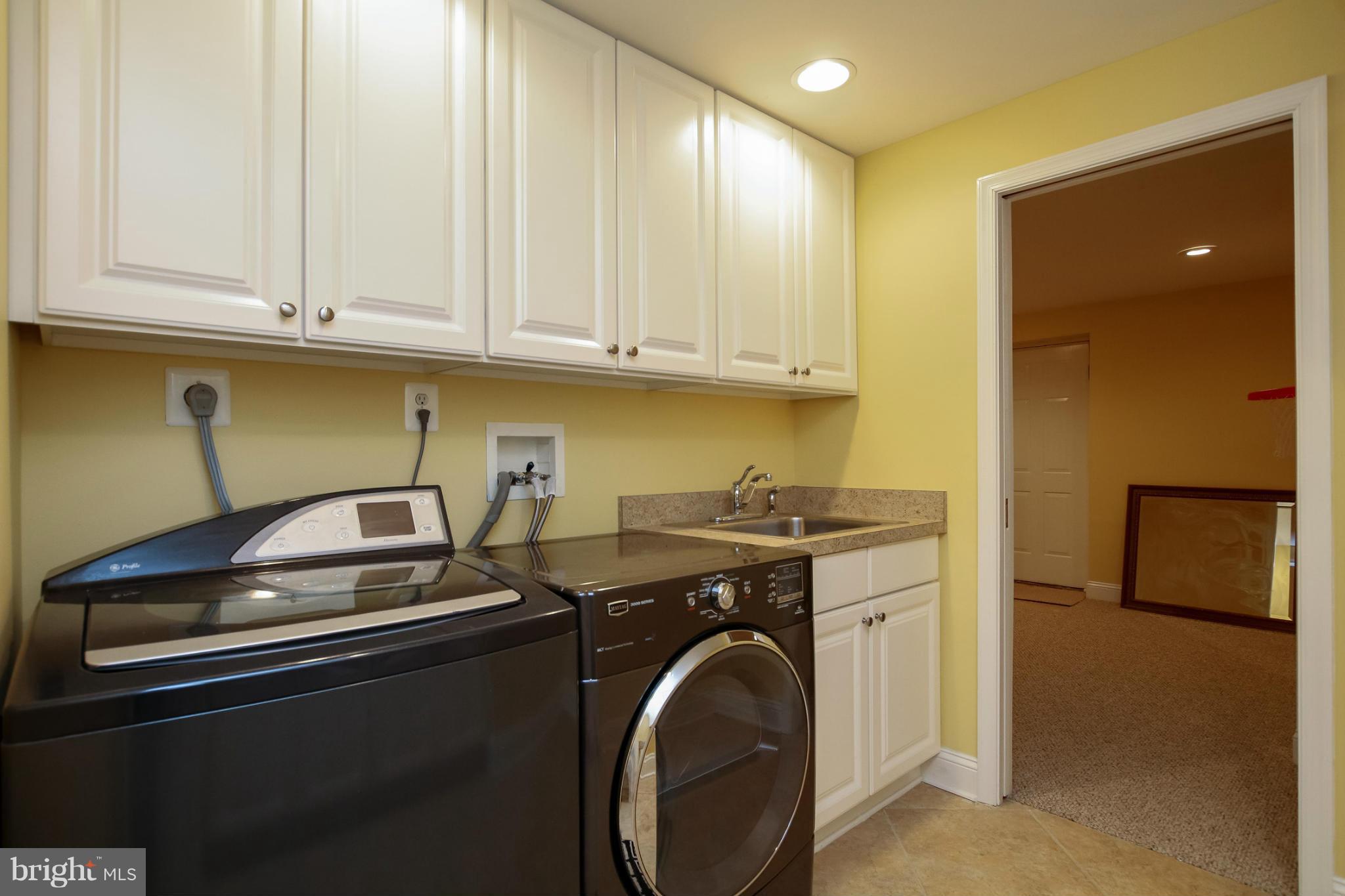 HUNTERS RUN - Residential